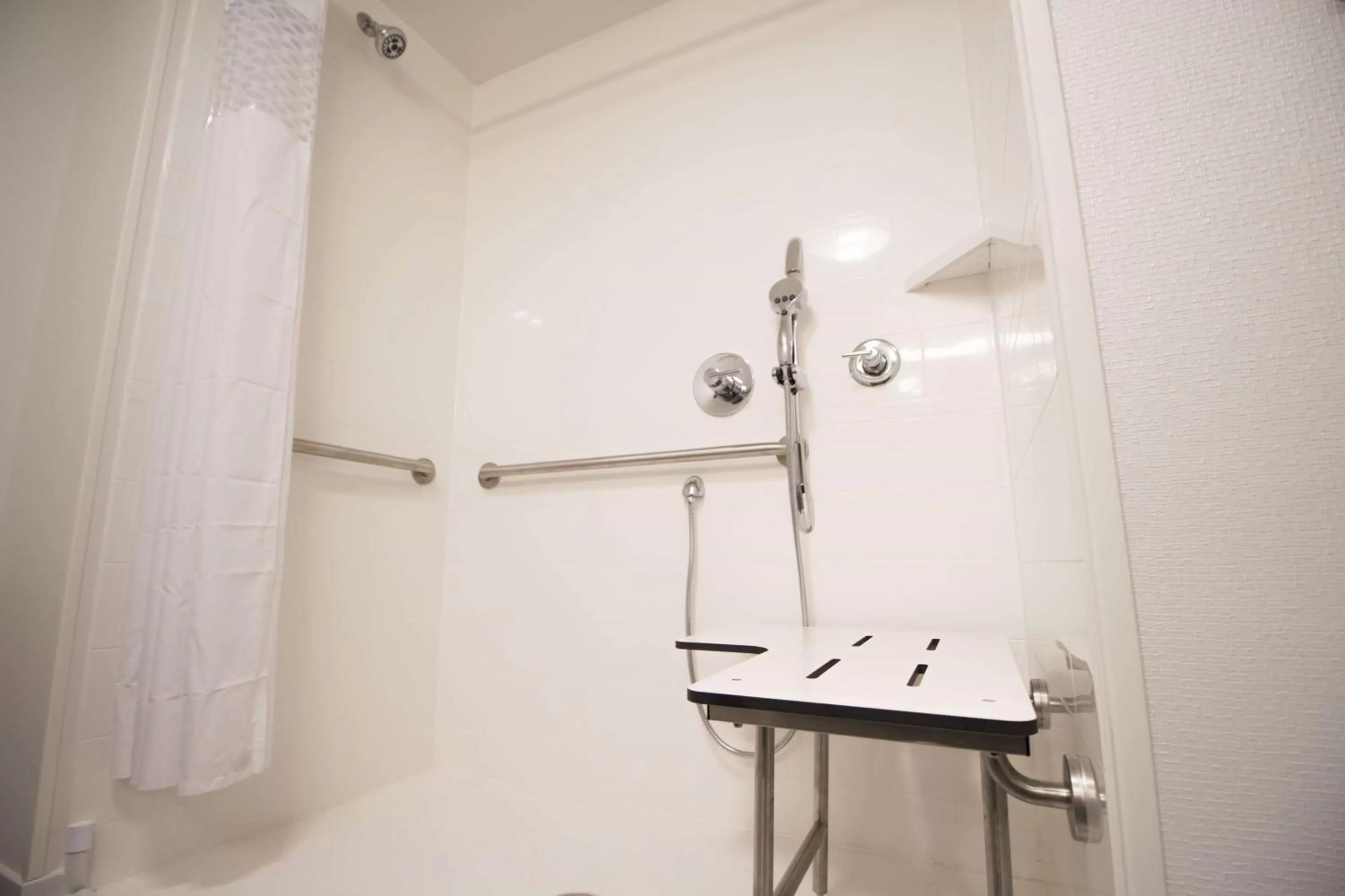 Bathroom in Hampton Inn Decatur, Mt. Zion, IL