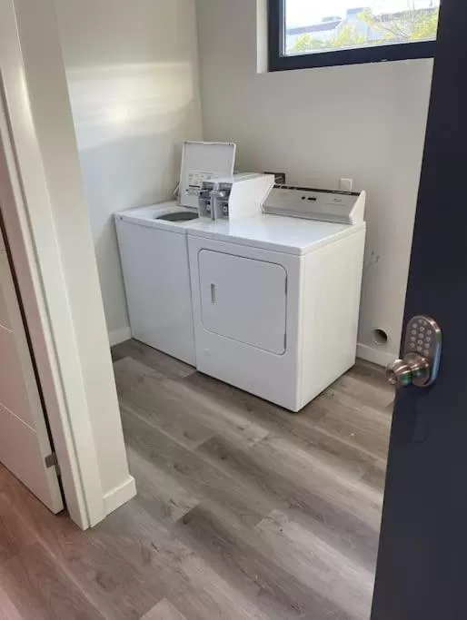 Bathroom in Next to San Diego Downtown - Cali King Size Studio