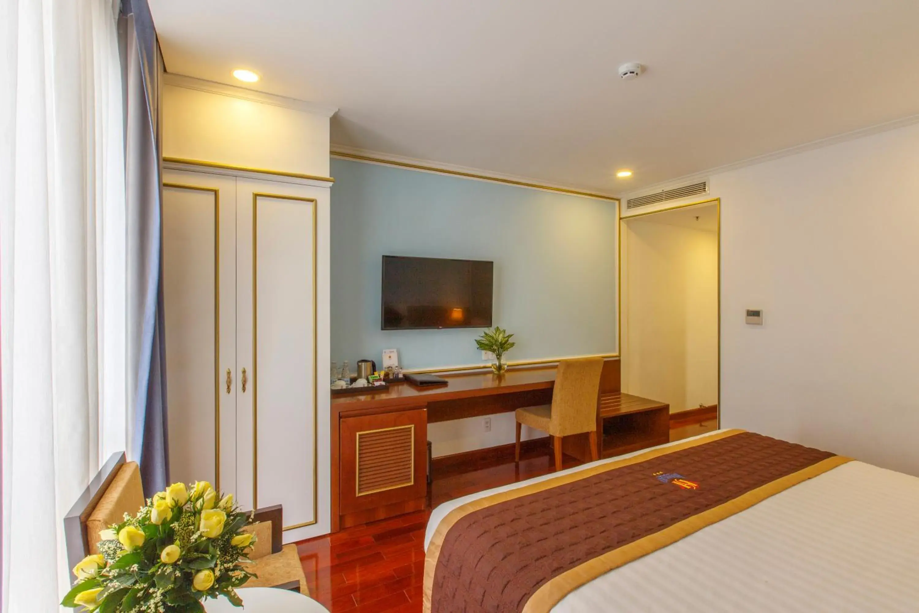 TV/Entertainment Center in Huong Sen Annex Hotel