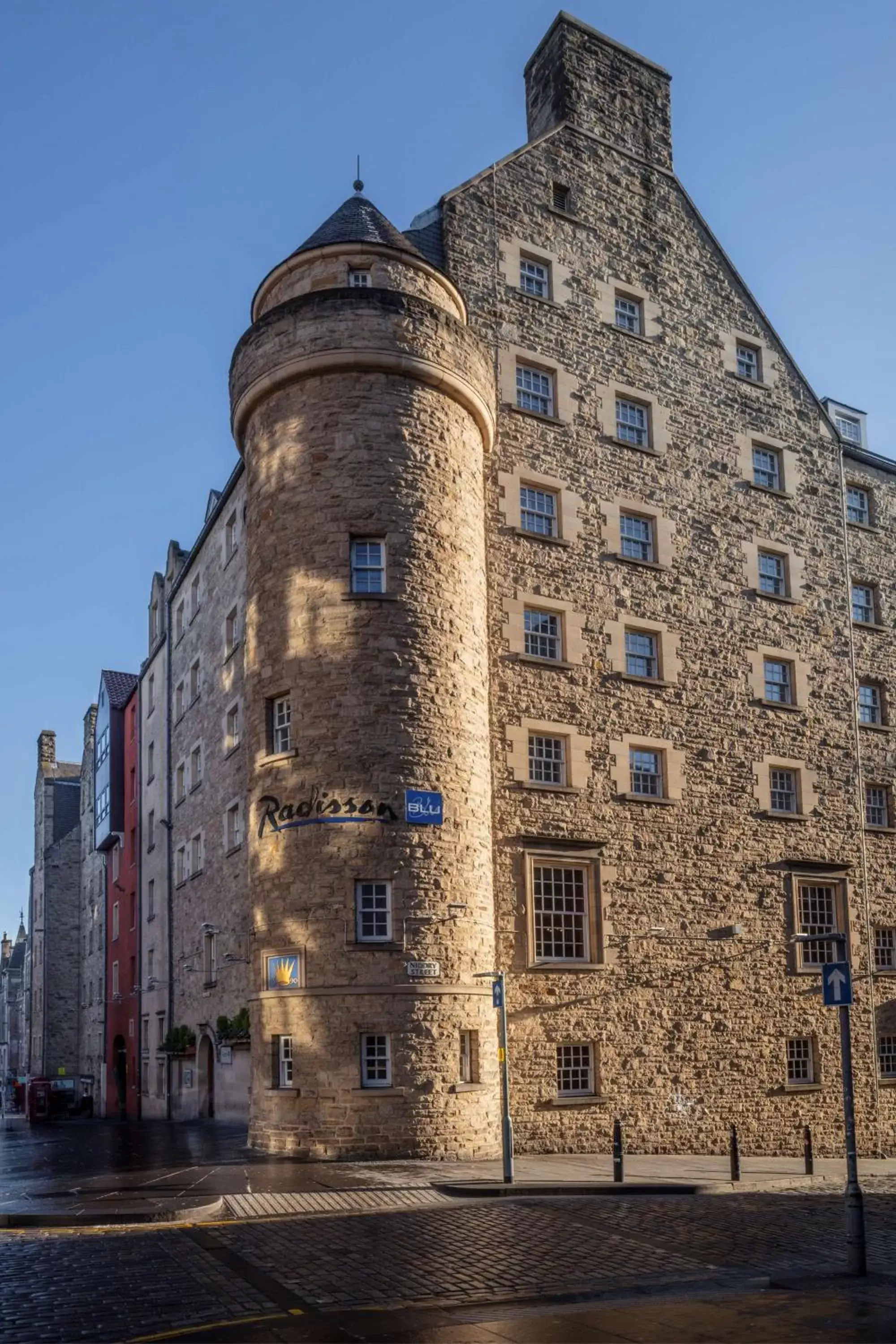 Property Building in Radisson Blu Hotel, Edinburgh City Centre