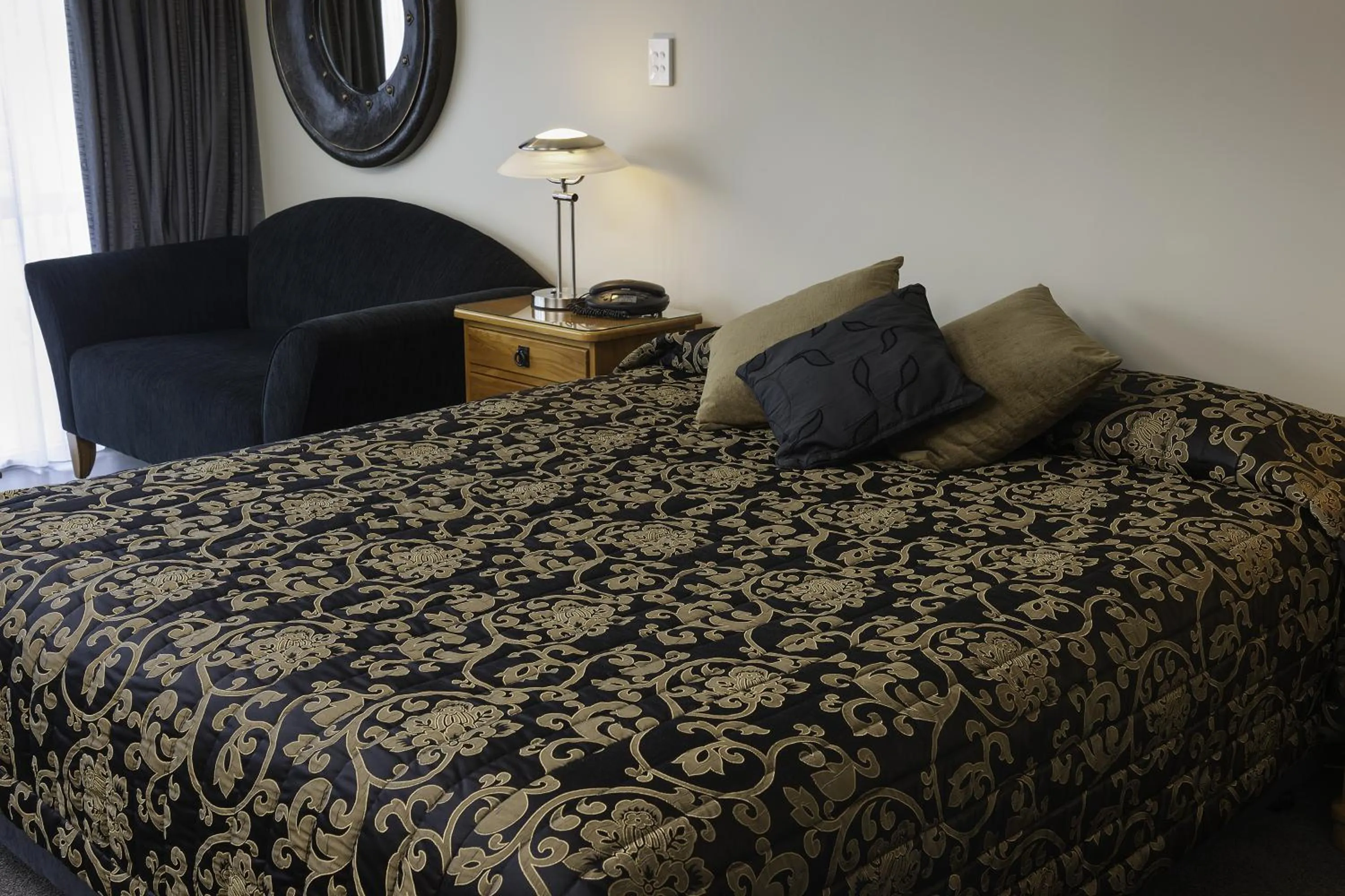 Bed in Beachcomber Inn Picton