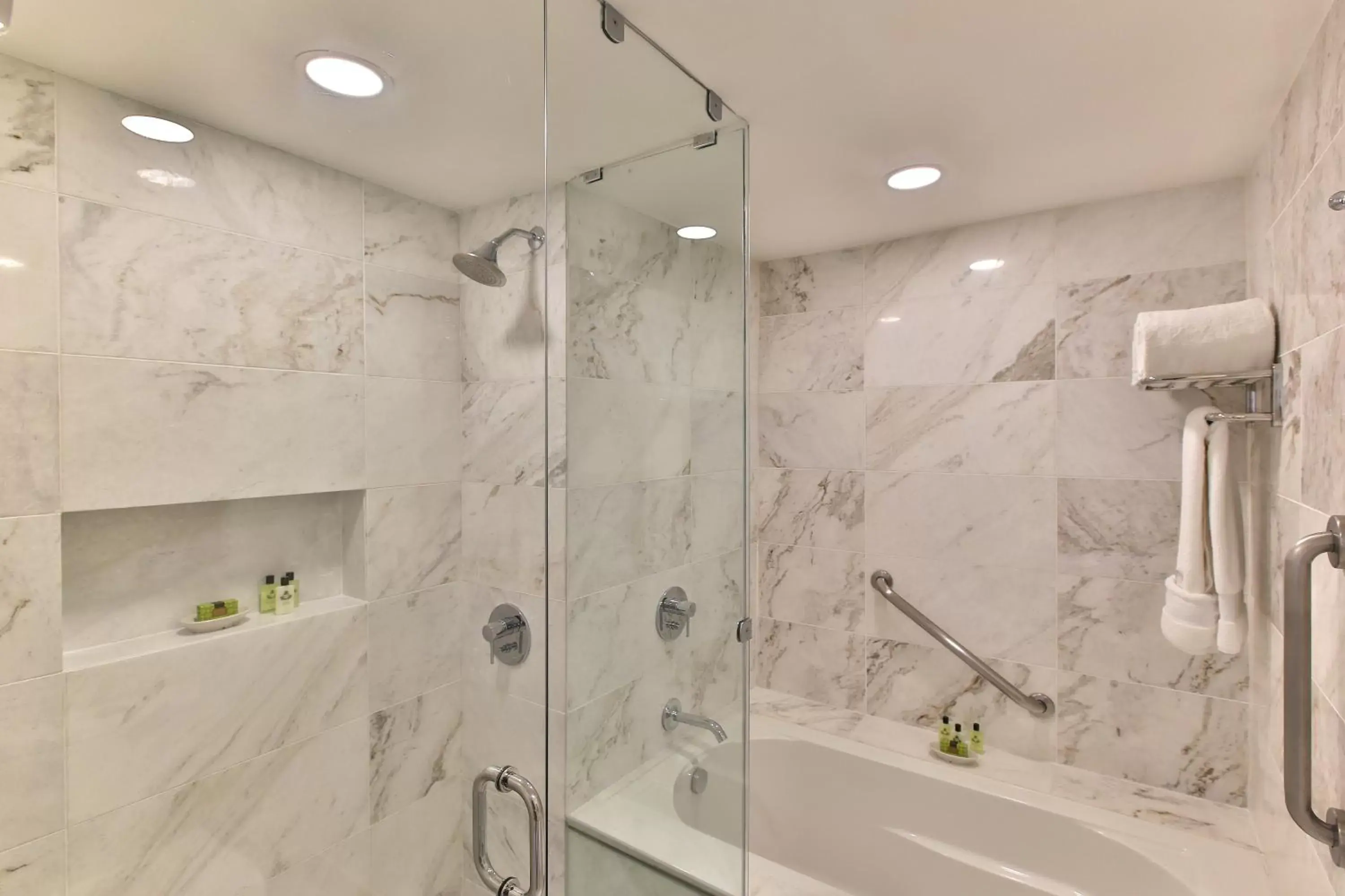 Bathroom in Real Intercontinental Metrocentro Managua, an IHG Hotel