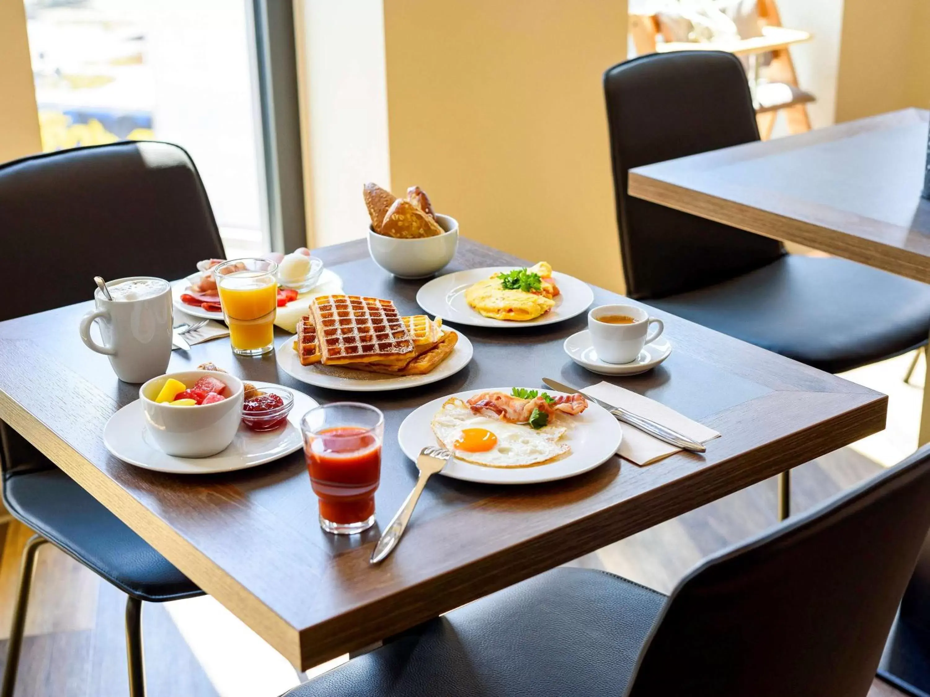 Restaurant/places to eat in Aparthotel Adagio Bremen City