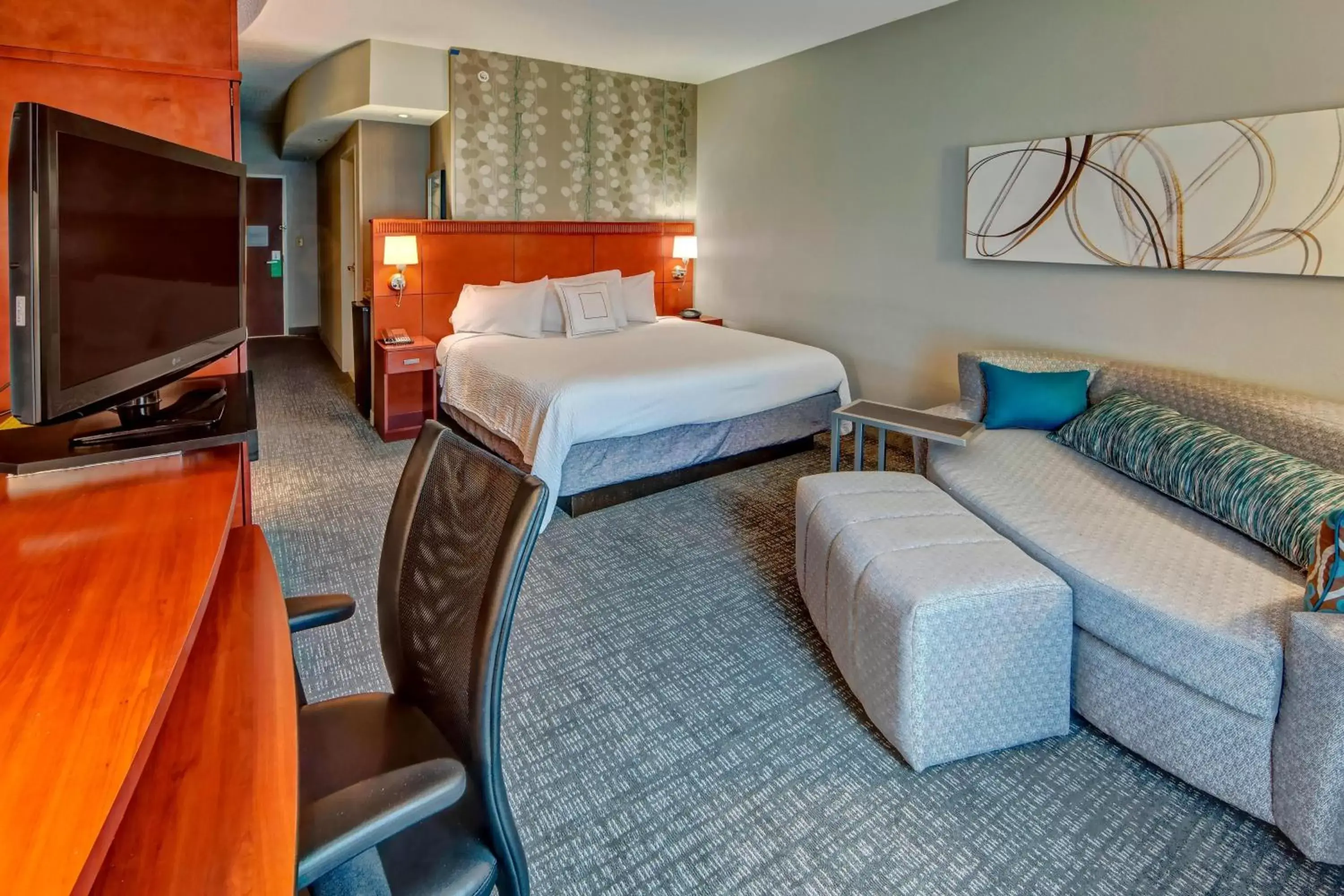 Photo of the whole room, Bed in Courtyard by Marriott Memphis Southaven