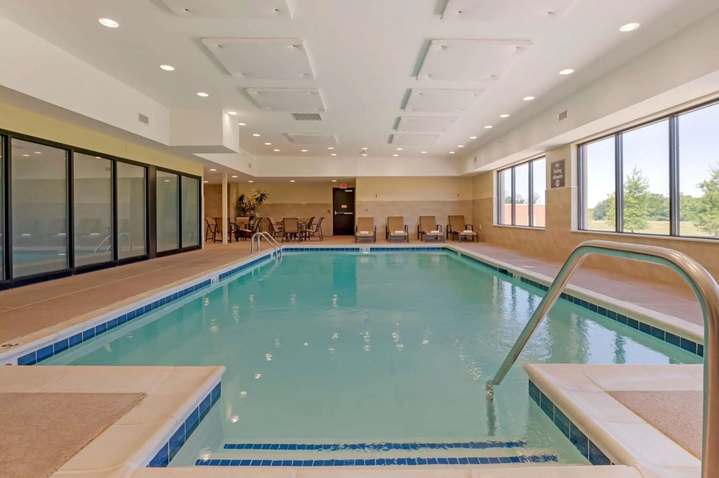 Pool view, Swimming Pool in Best Western Plus Centralia Hotel & Suites