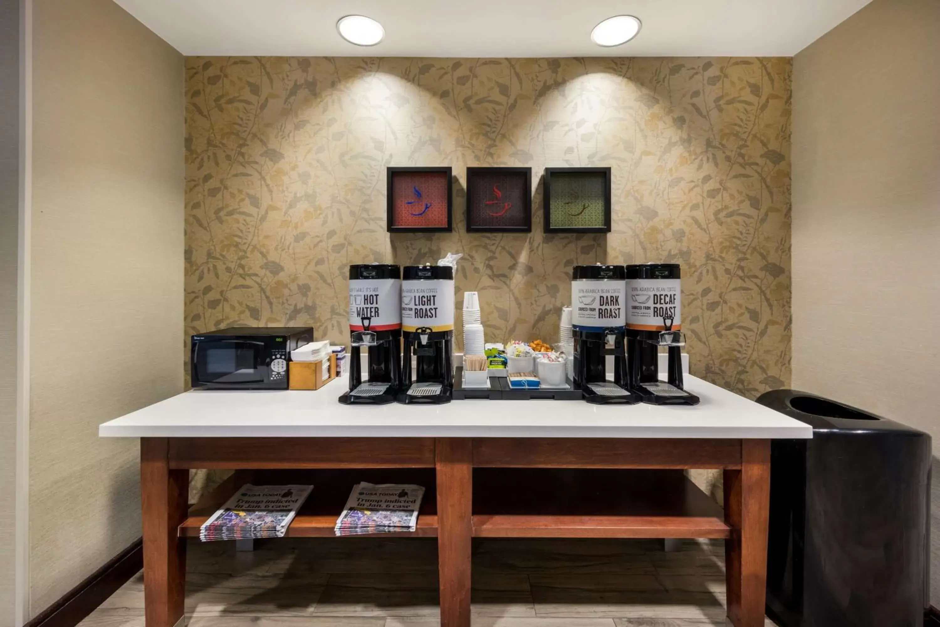 Dining area in Hampton Inn and Suites Fredericksburg