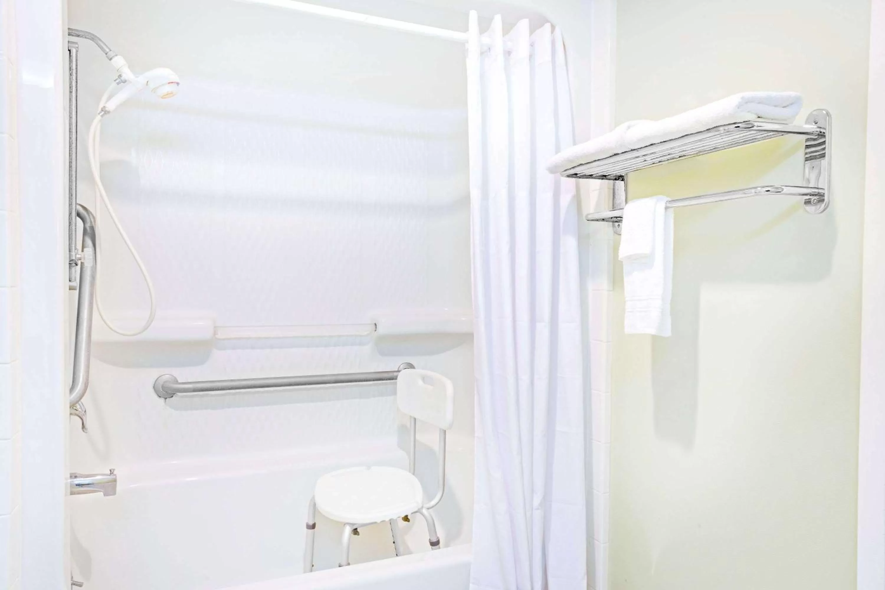 Double Room with Two Double Beds and Bath Tub - Mobility Accessible/Non-Smoking in Days Inn by Wyndham Kingsland GA