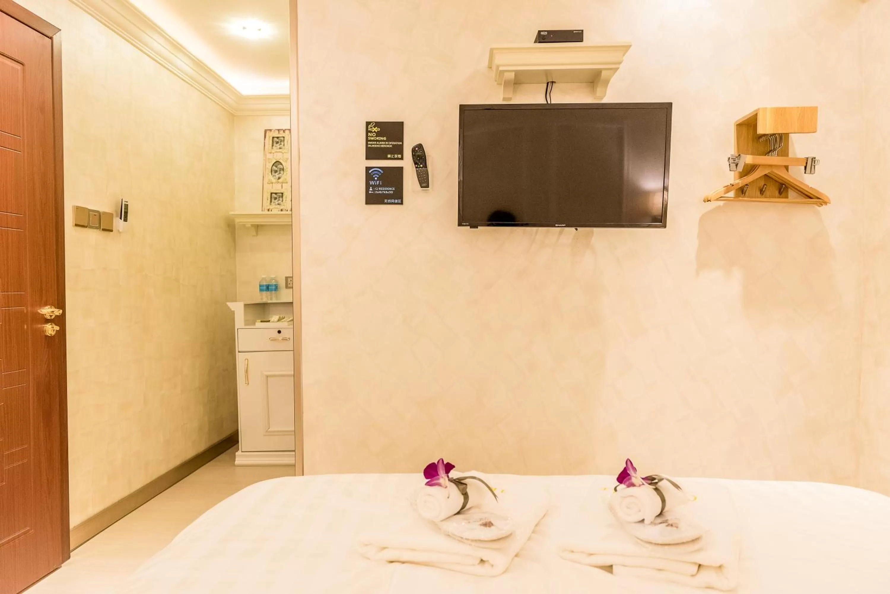 TV and multimedia, Bed in CJ Residence - Opposite Public Bank Centre Point