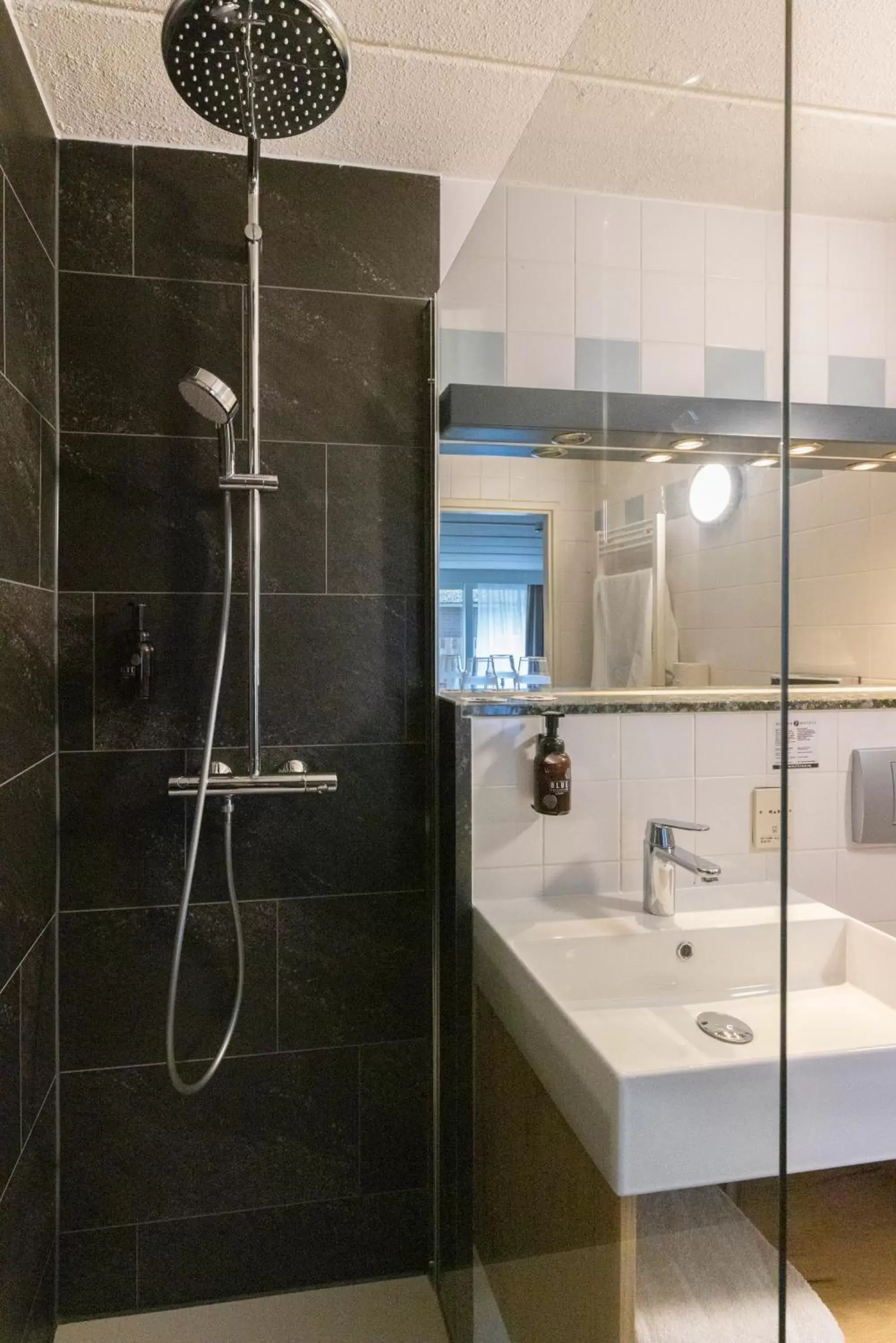 Shower, Bathroom in Fletcher Hotel Restaurant Loosdrecht-Amsterdam