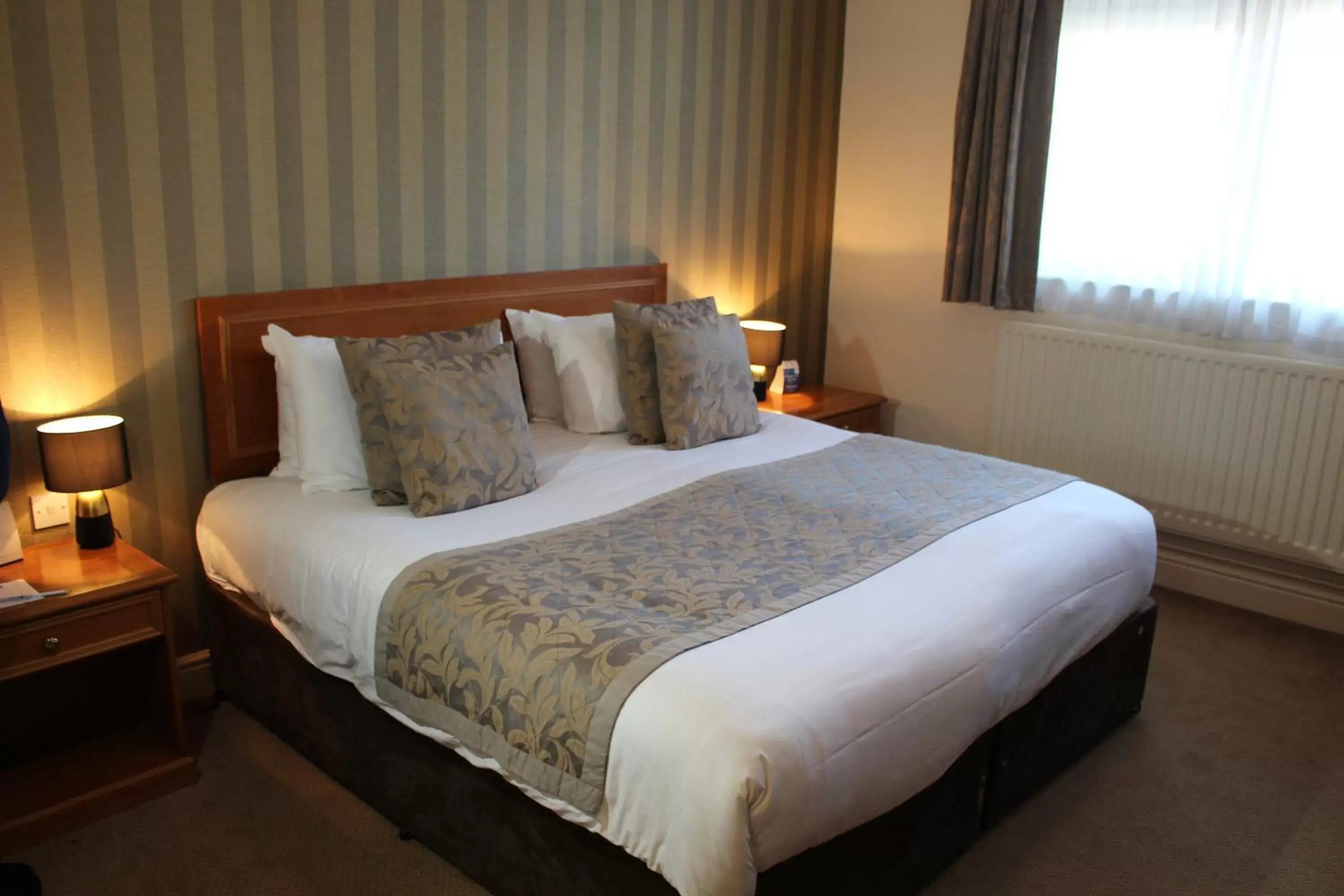 Bed in Best Western Manor Hotel