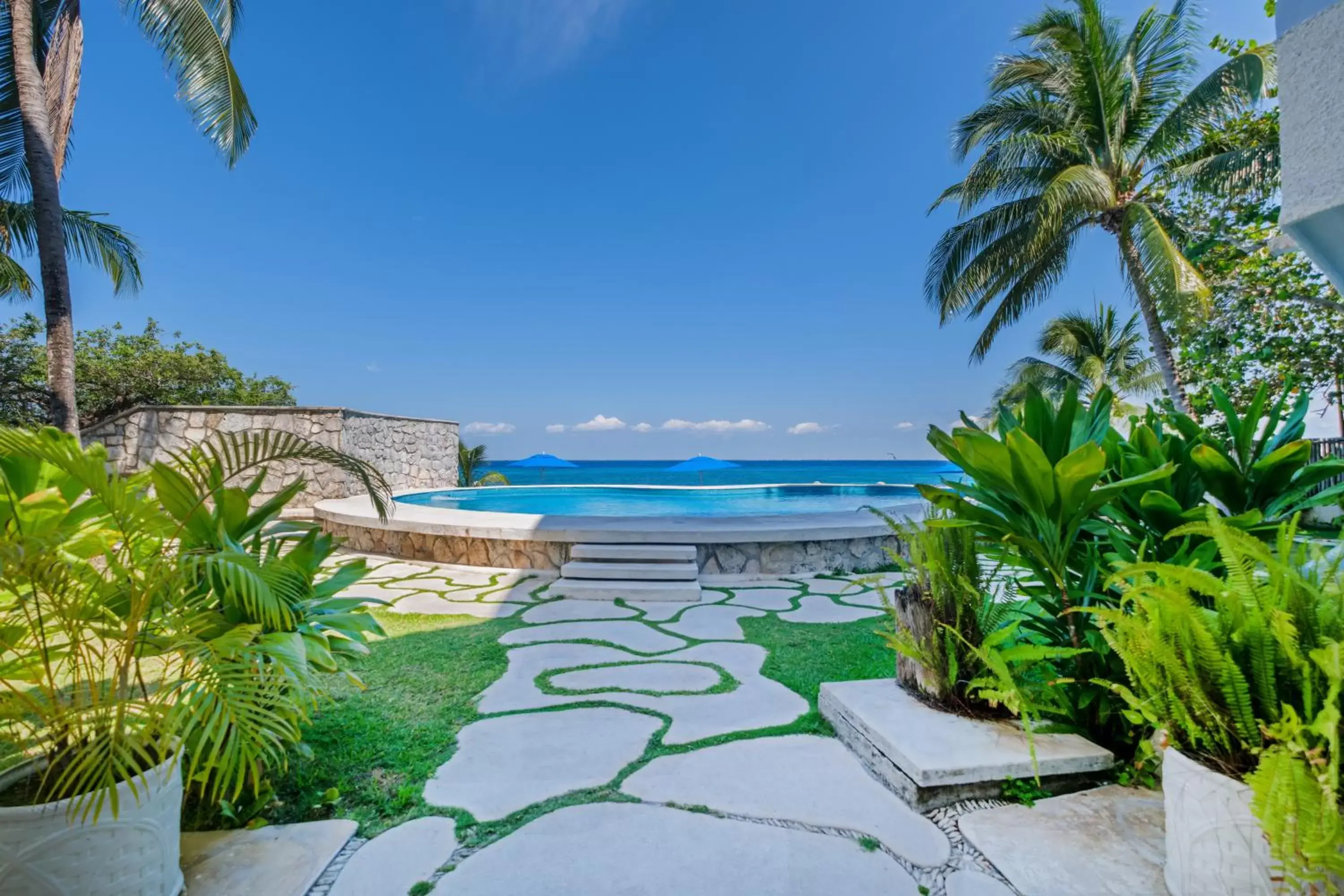 Swimming Pool in Suites Turquesa