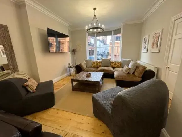 TV and multimedia, Seating Area in Goodramgate Apartments