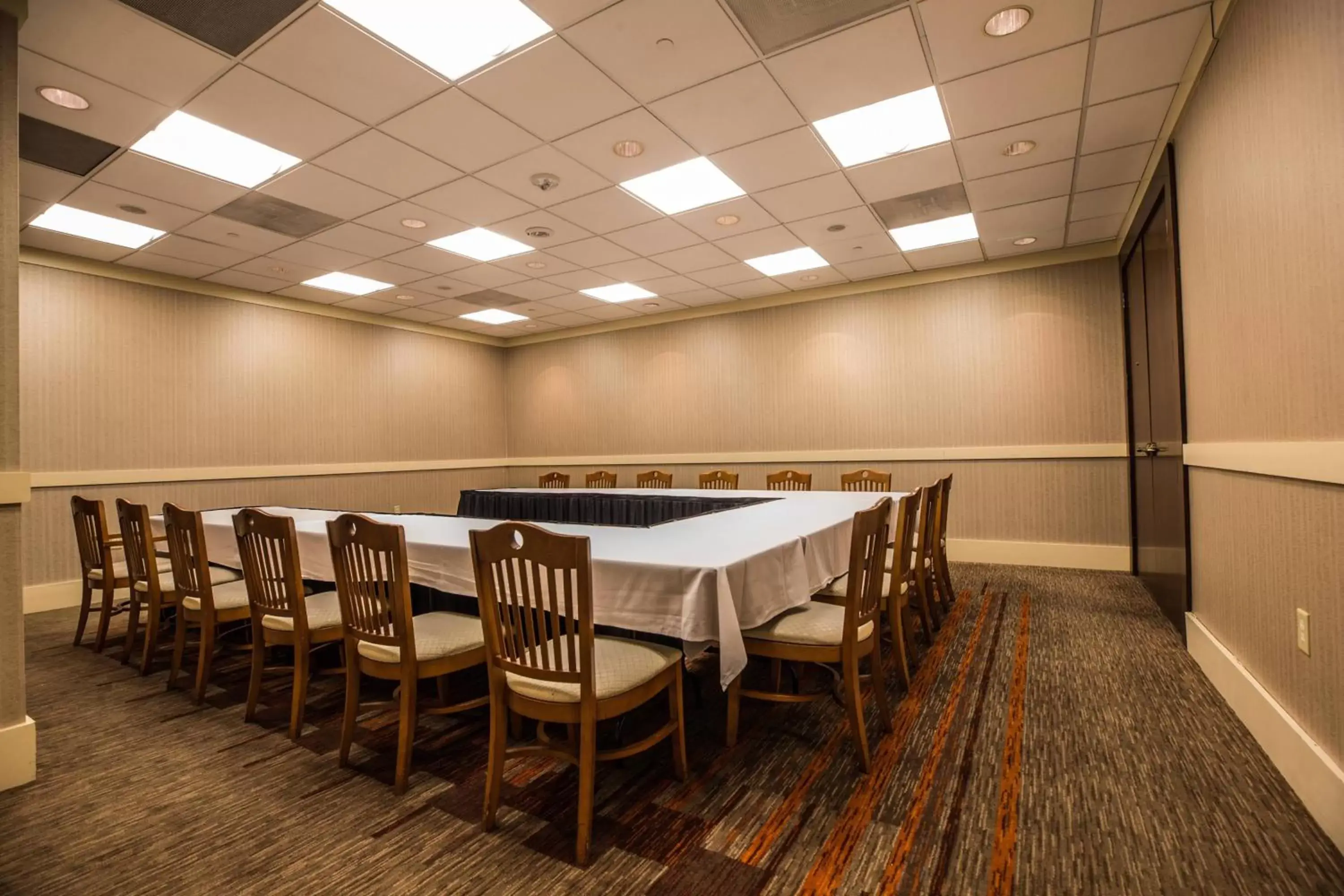 Meeting/conference room in Delta Hotels by Marriott Baltimore North