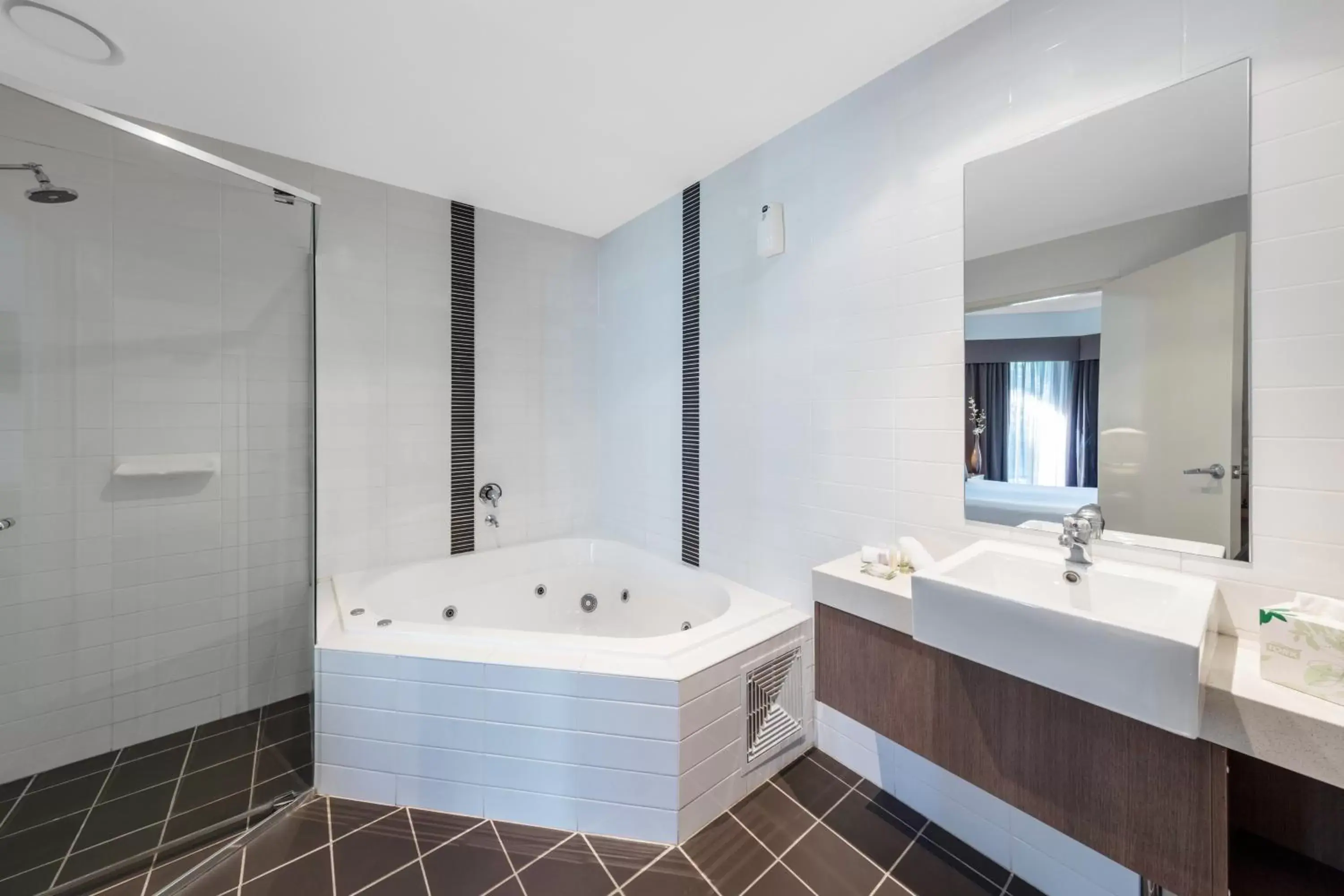 Premium King Spa Suite in Hunter Gateway Motel Premium King Spa Suite in Hunter Gateway Motel