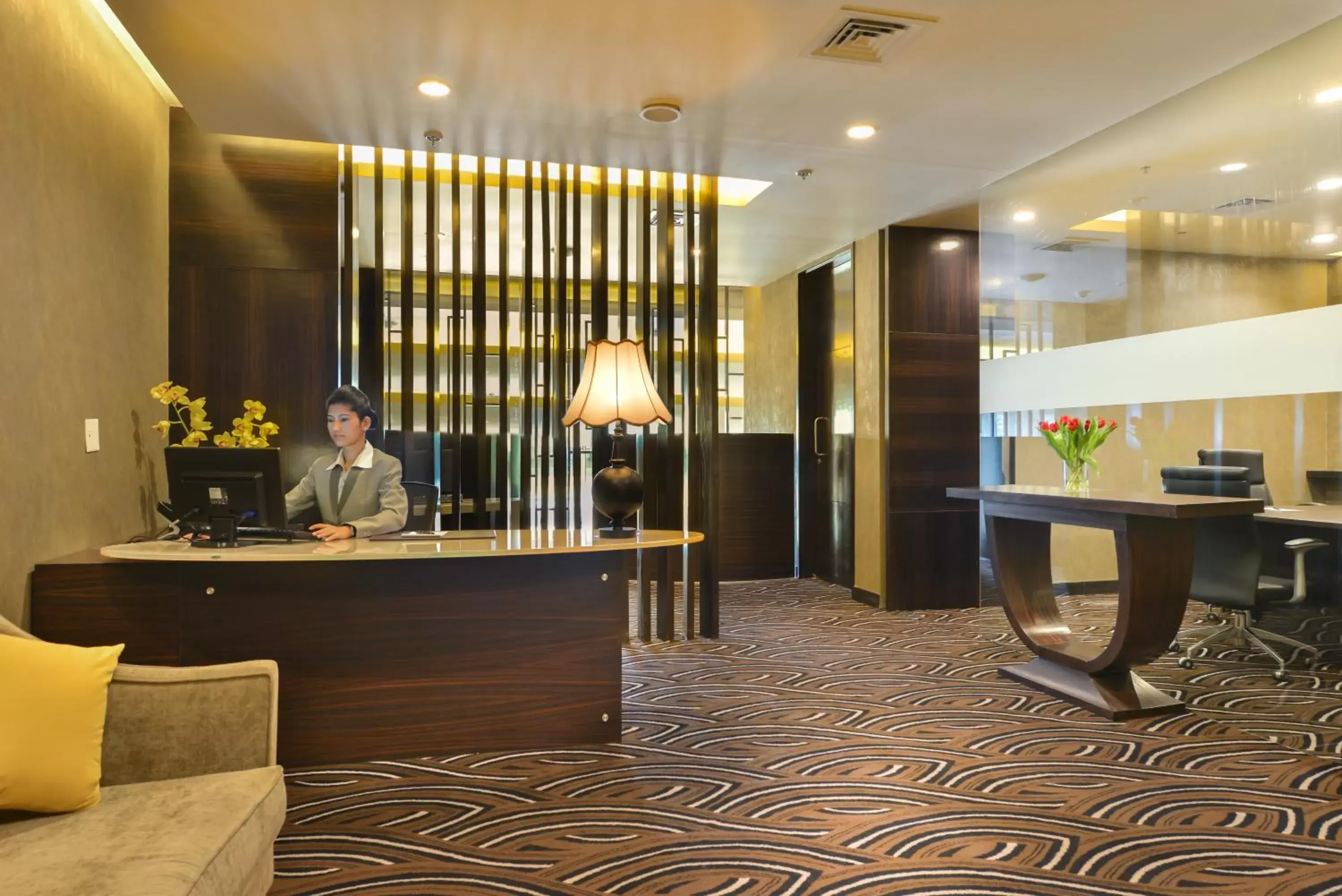 Lounge or bar, Lobby/Reception in Crowne Plaza Ahmedabad City Centre, an IHG Hotel