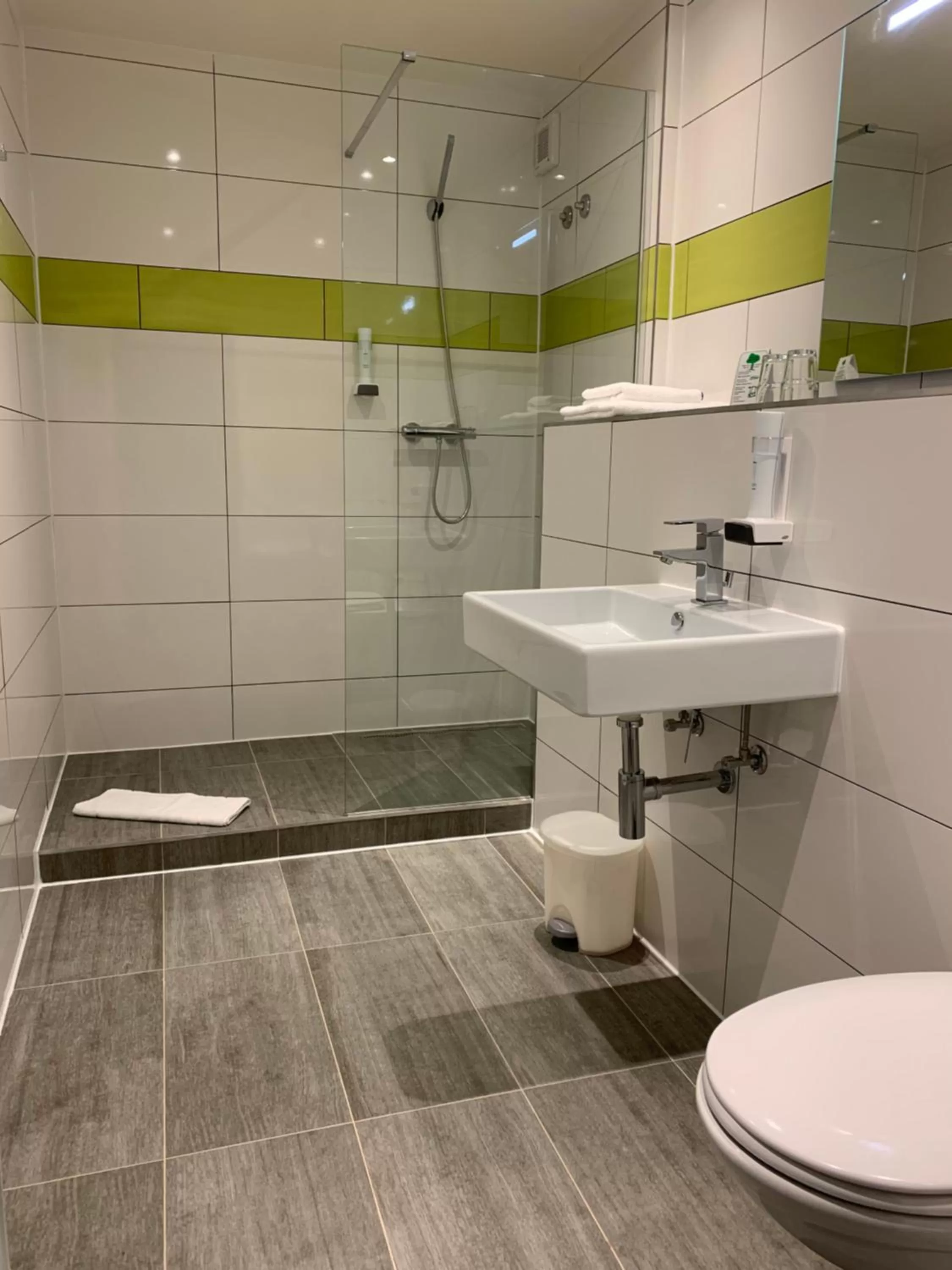 Bathroom in Behringers City Hotel Nürnberg