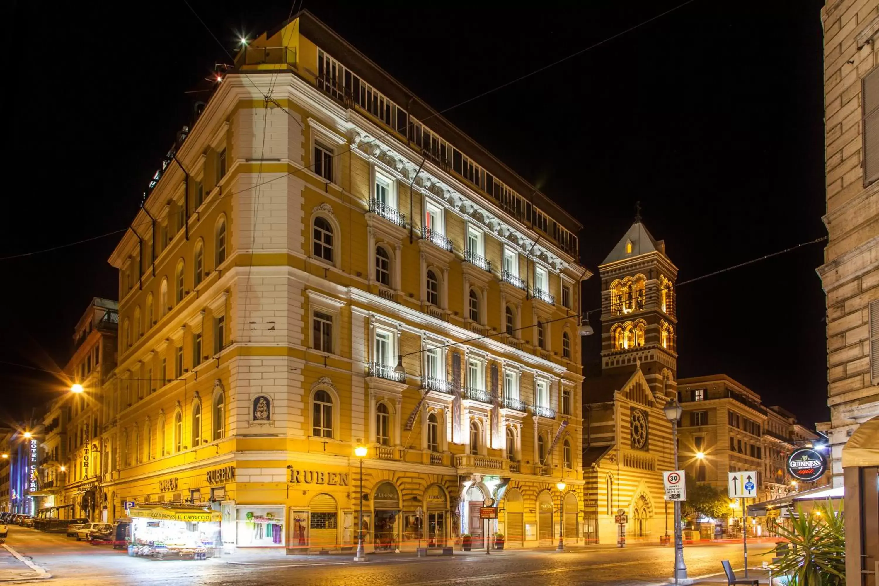 Property Building in La Griffe Hotel Roma