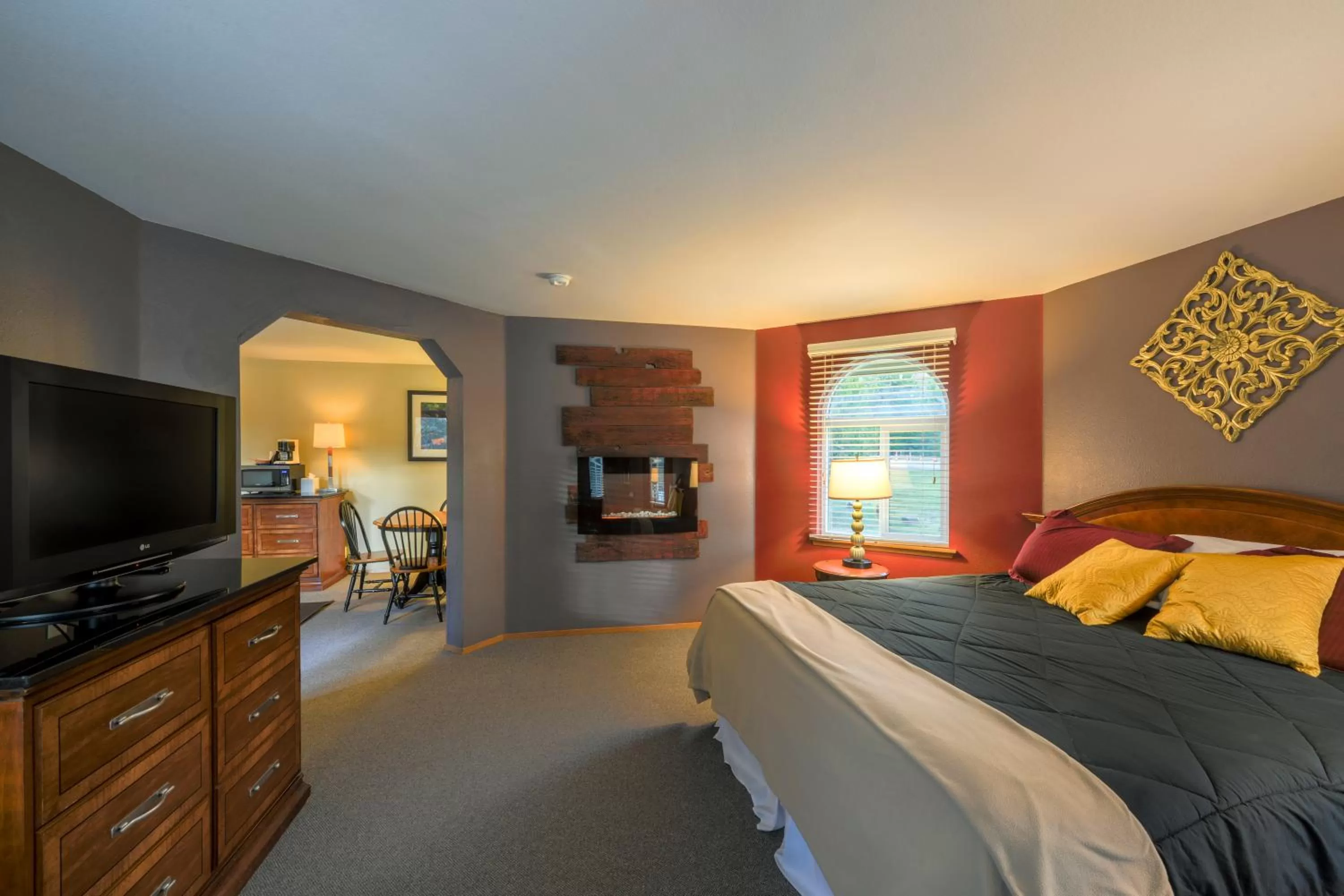 King Suite in Packwood Lodge & Cabins