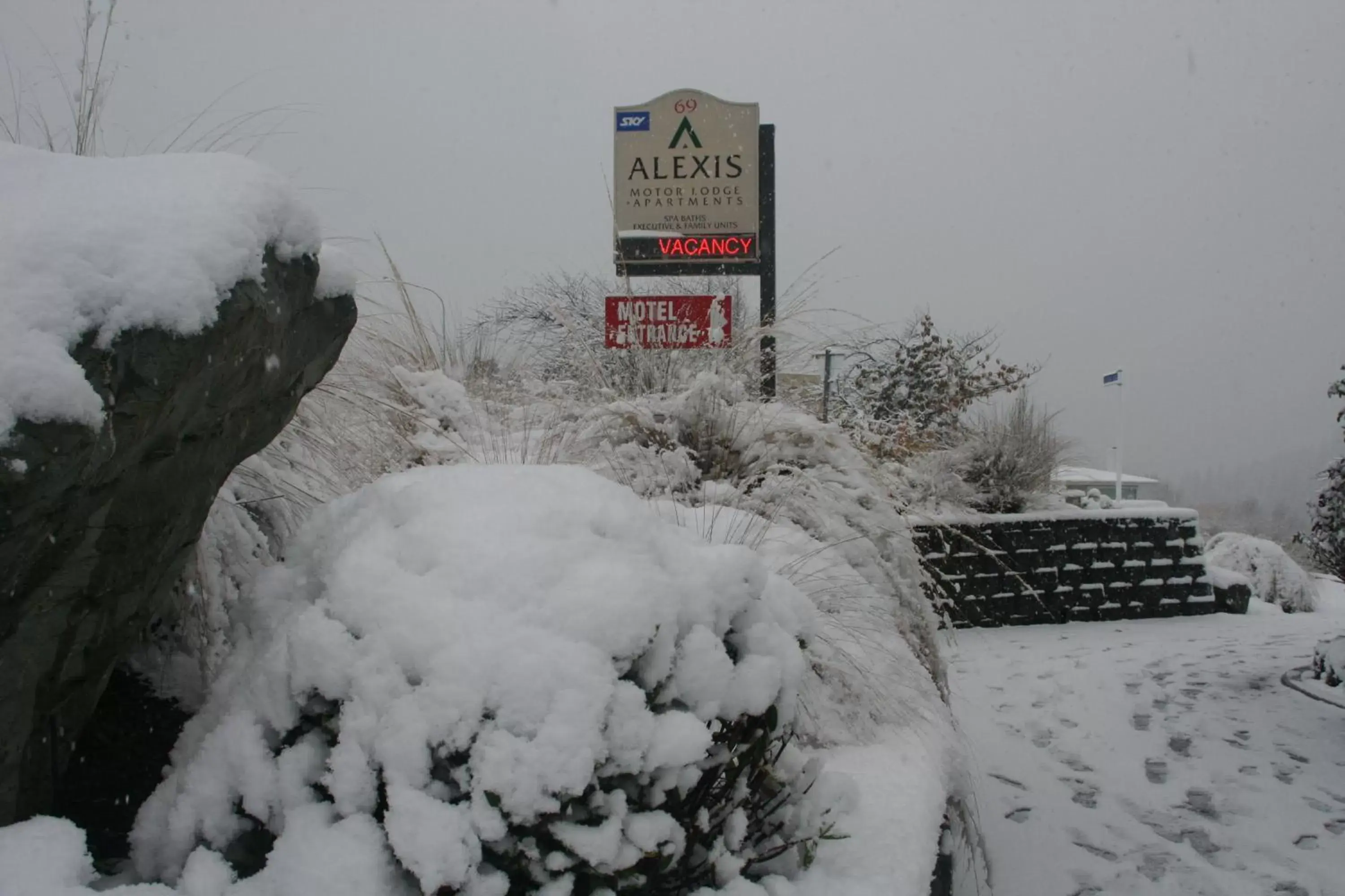 Winter in Alexis Motel & Apartments