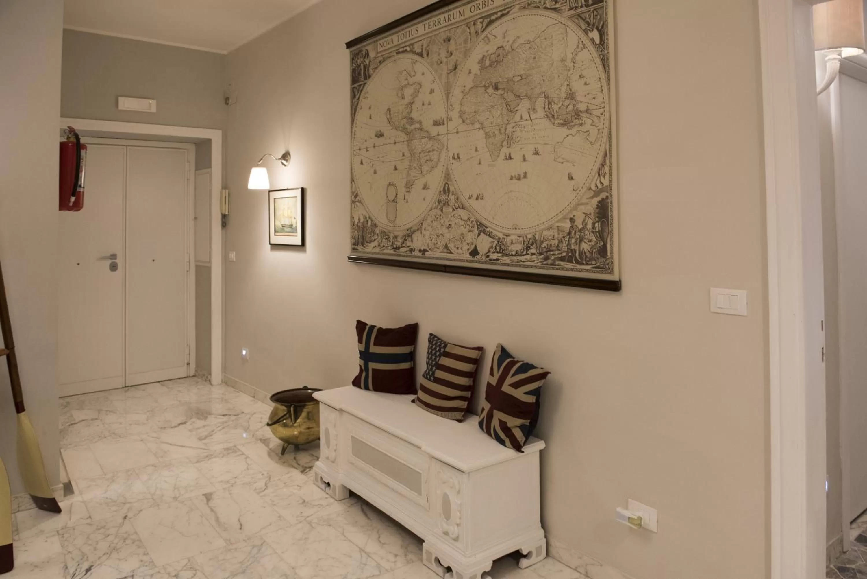 Communal lounge/ TV room, Bed in Authentic Sweet Home