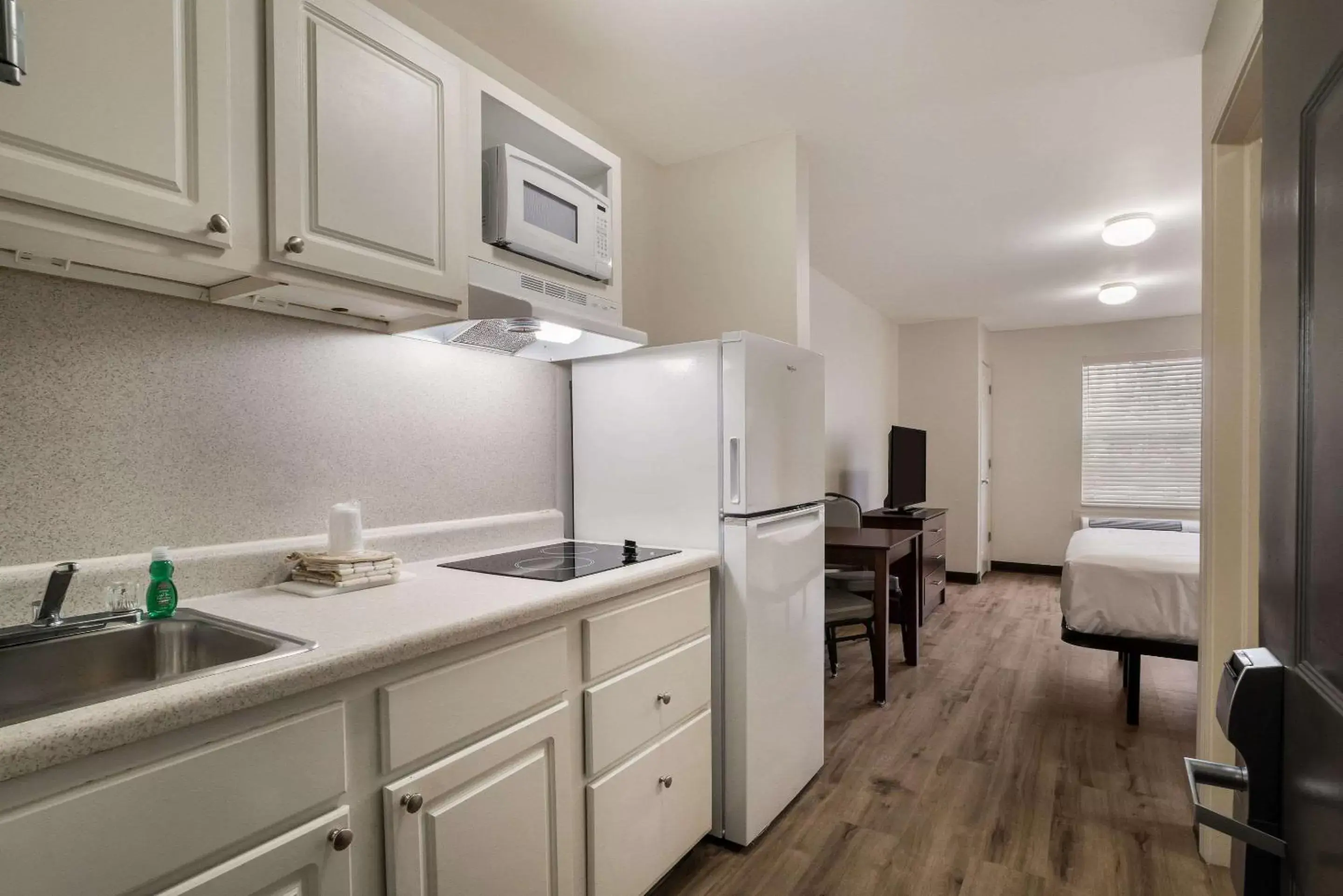 Bedroom, Kitchen/Kitchenette in Suburban Extended Stay Hotel Denver Central-Arvada