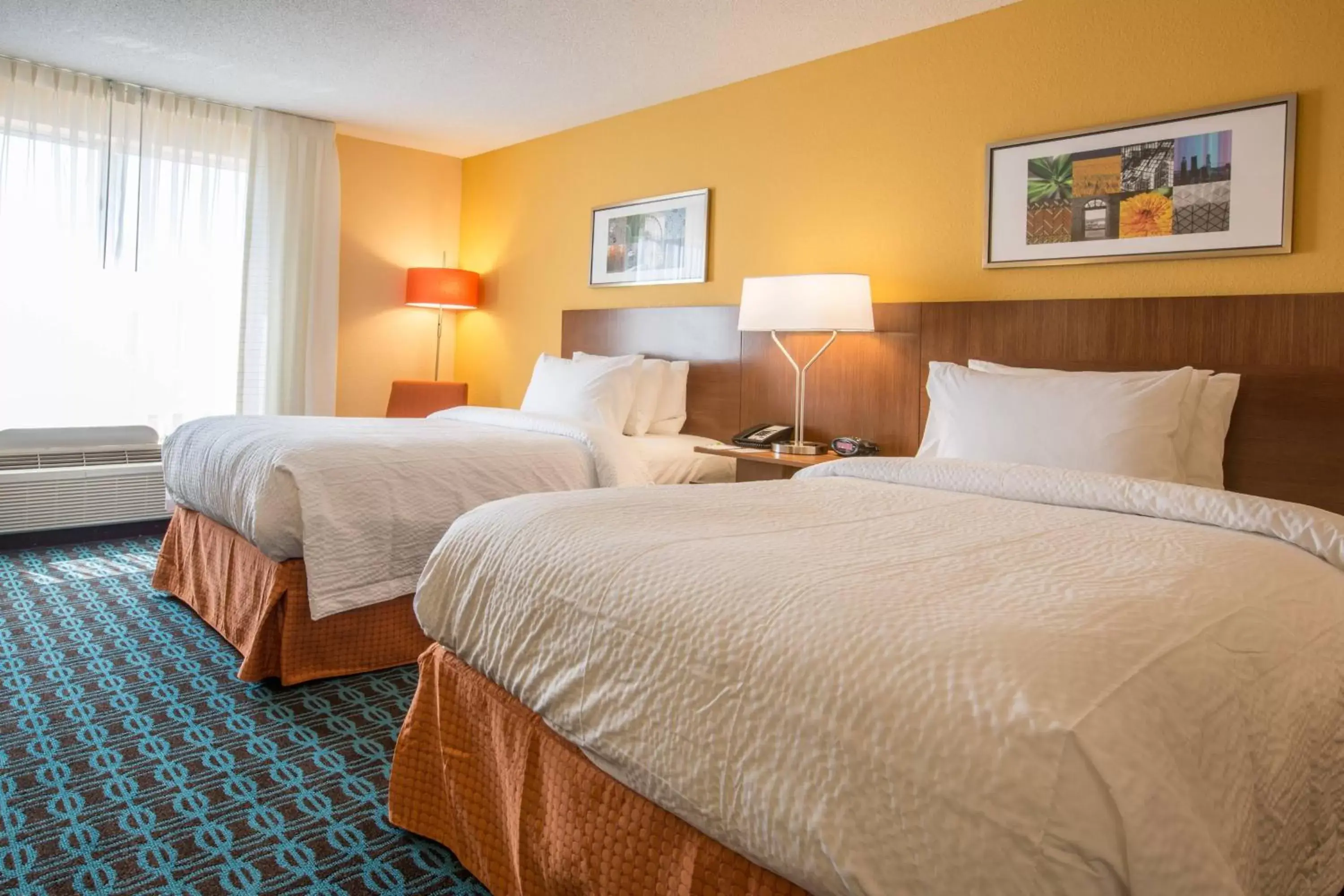 Photo of the whole room, Bed in Fairfield Inn & Suites by Marriott Columbus