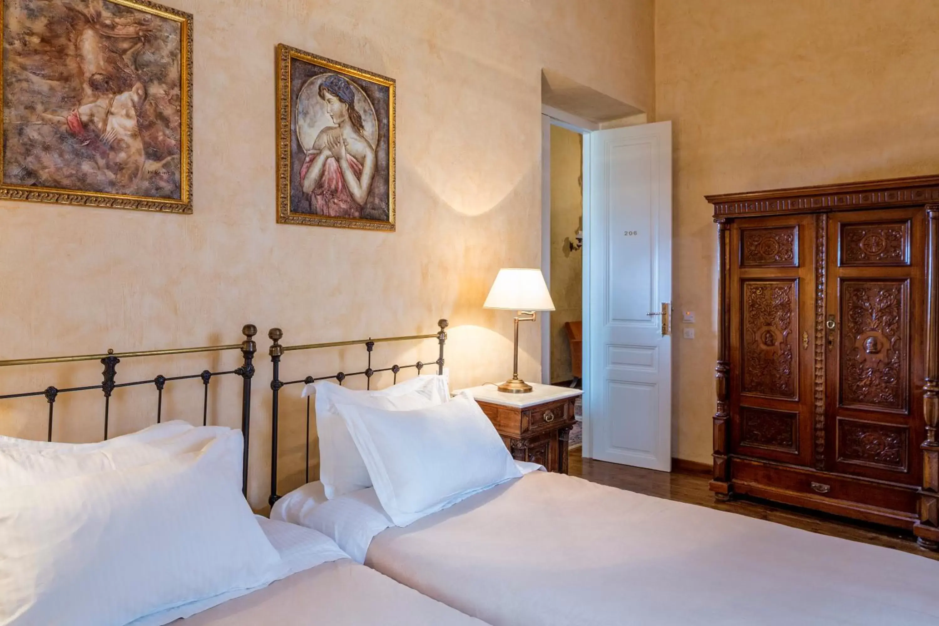 Photo of the whole room, Bed in Nafsimedon Hotel Photo of the whole room, Bed in Nafsimedon Hotel