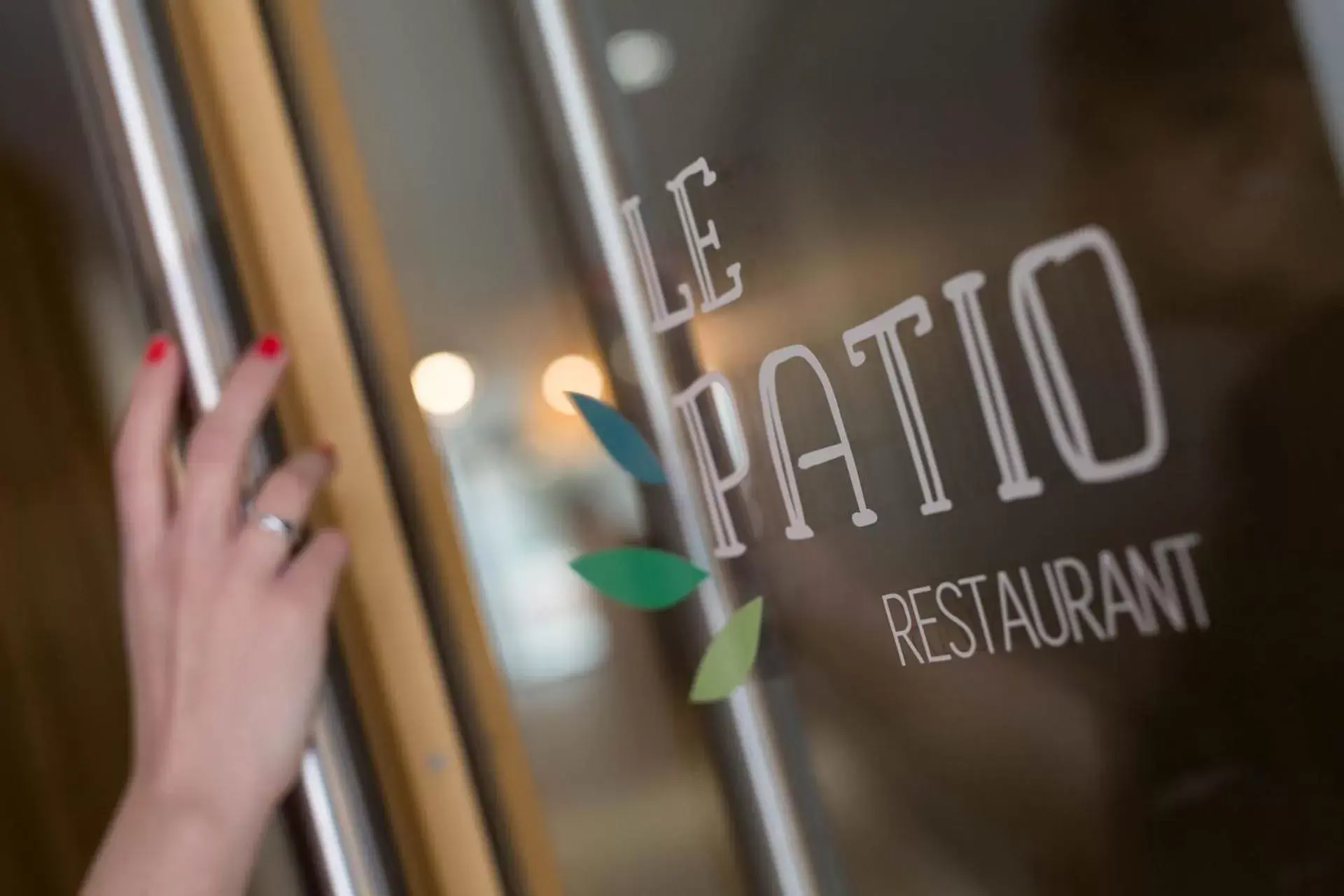 Restaurant/places to eat in Le Patio