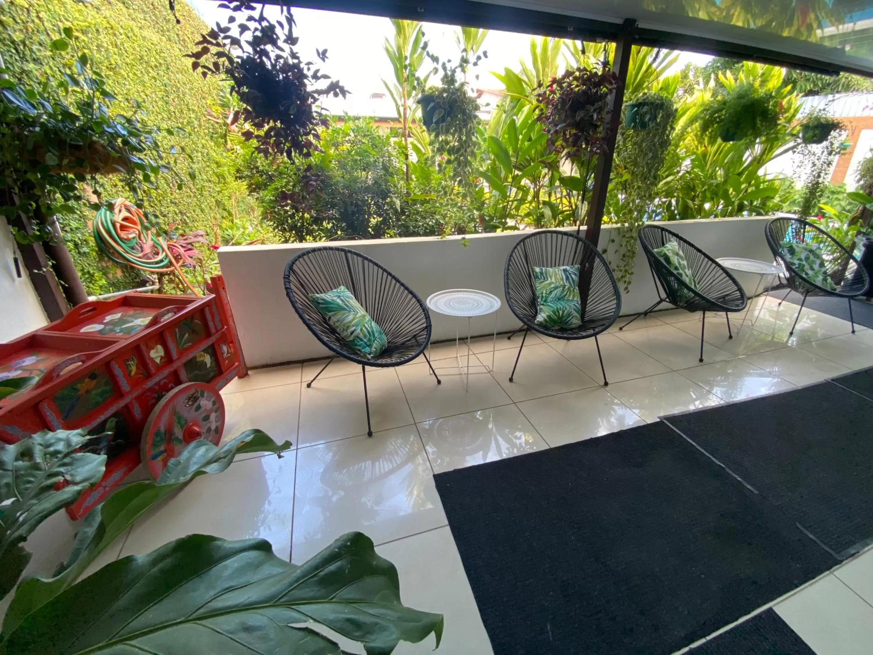 Patio in Berlor Airport Inn