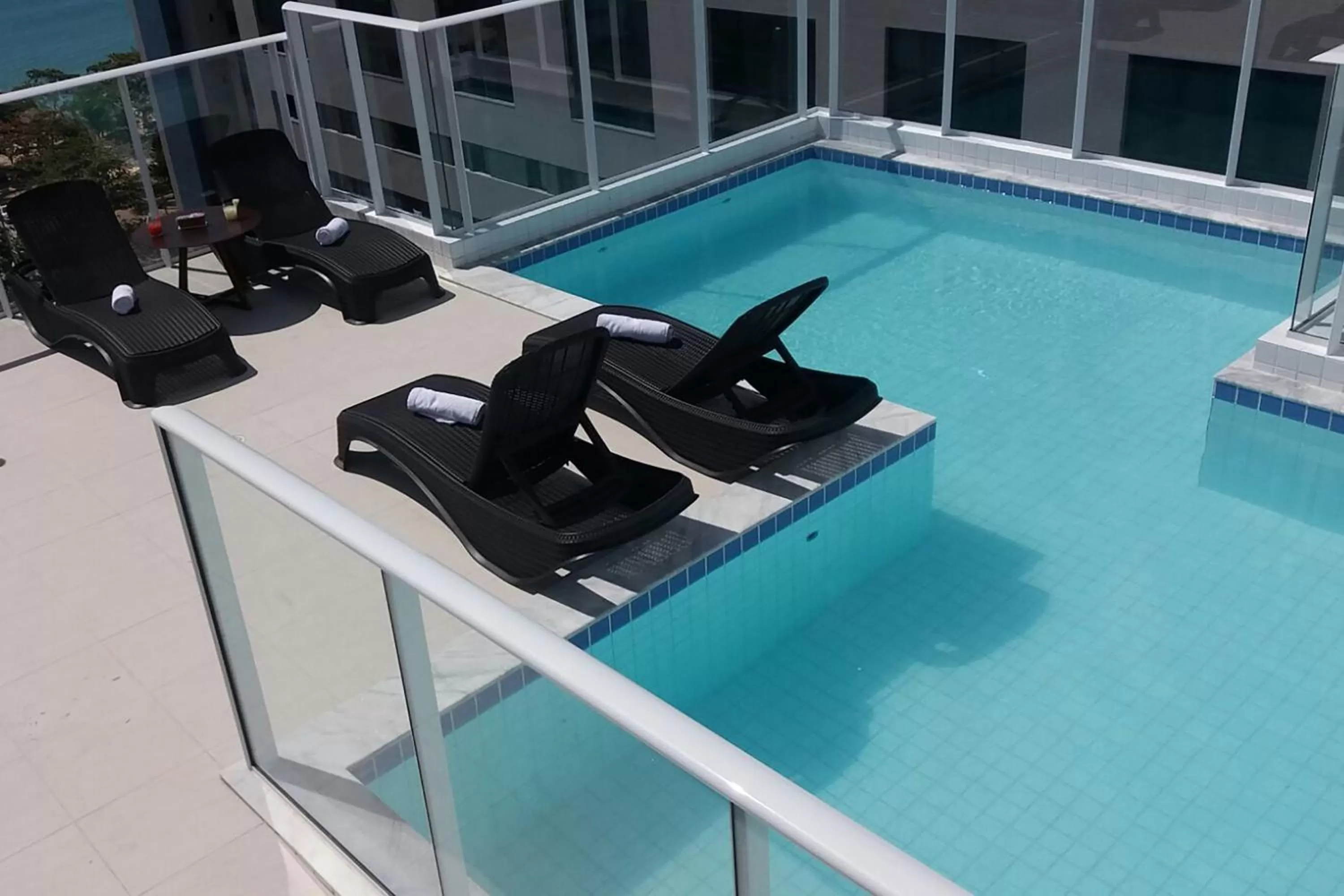 Swimming pool in Slim Pajuçara by Tropicalis