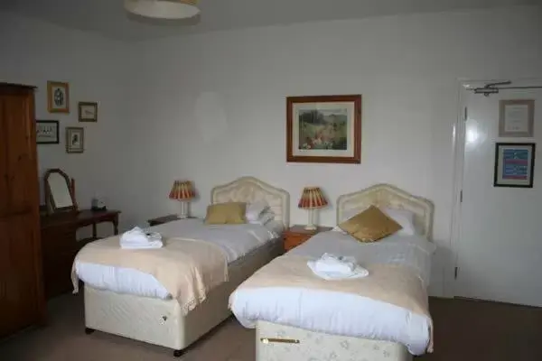 Photo of the whole room, Bed in The Abbey Inn