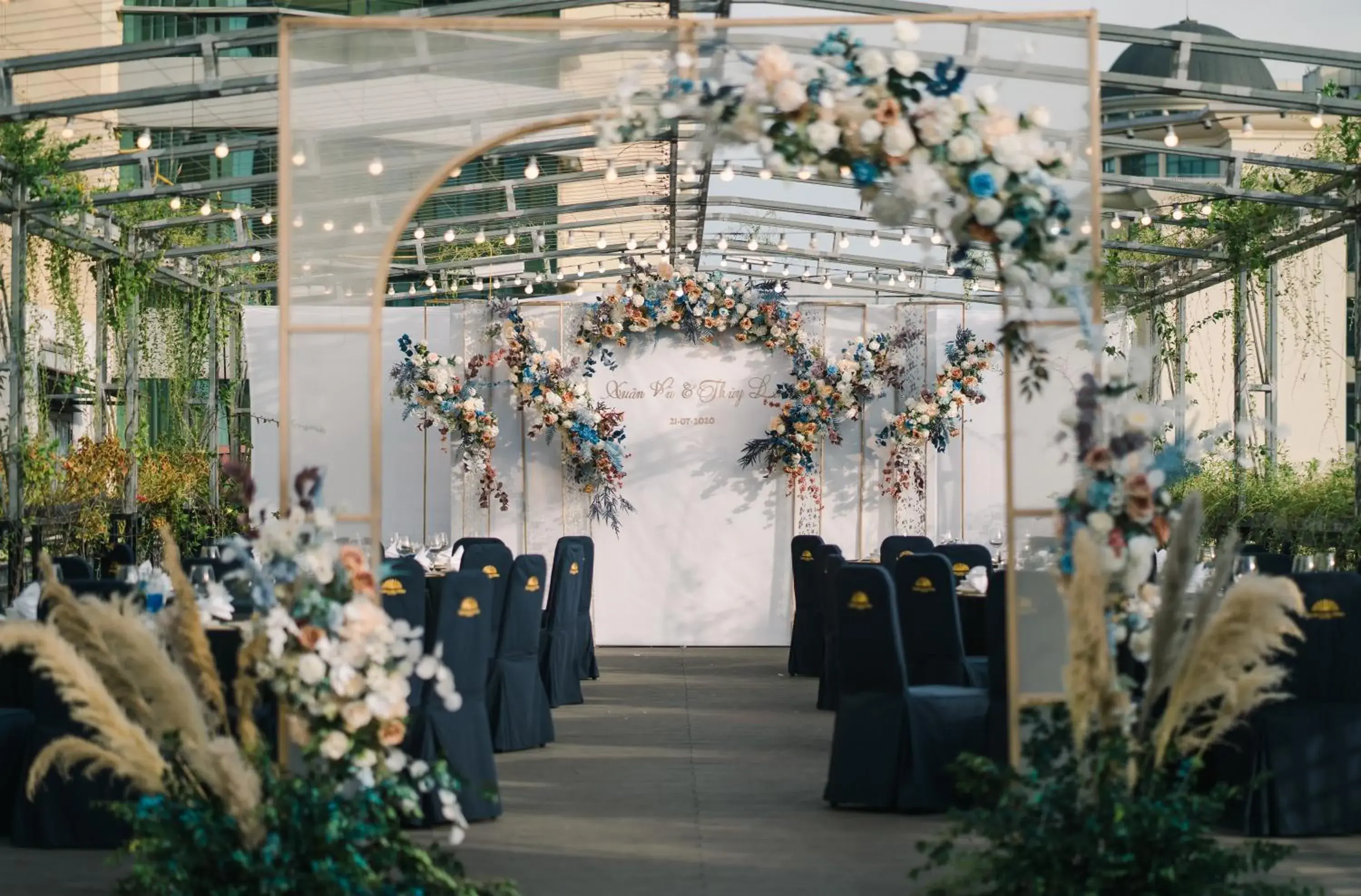 Patio, Banquet Facilities in Thang Long Opera Hotel