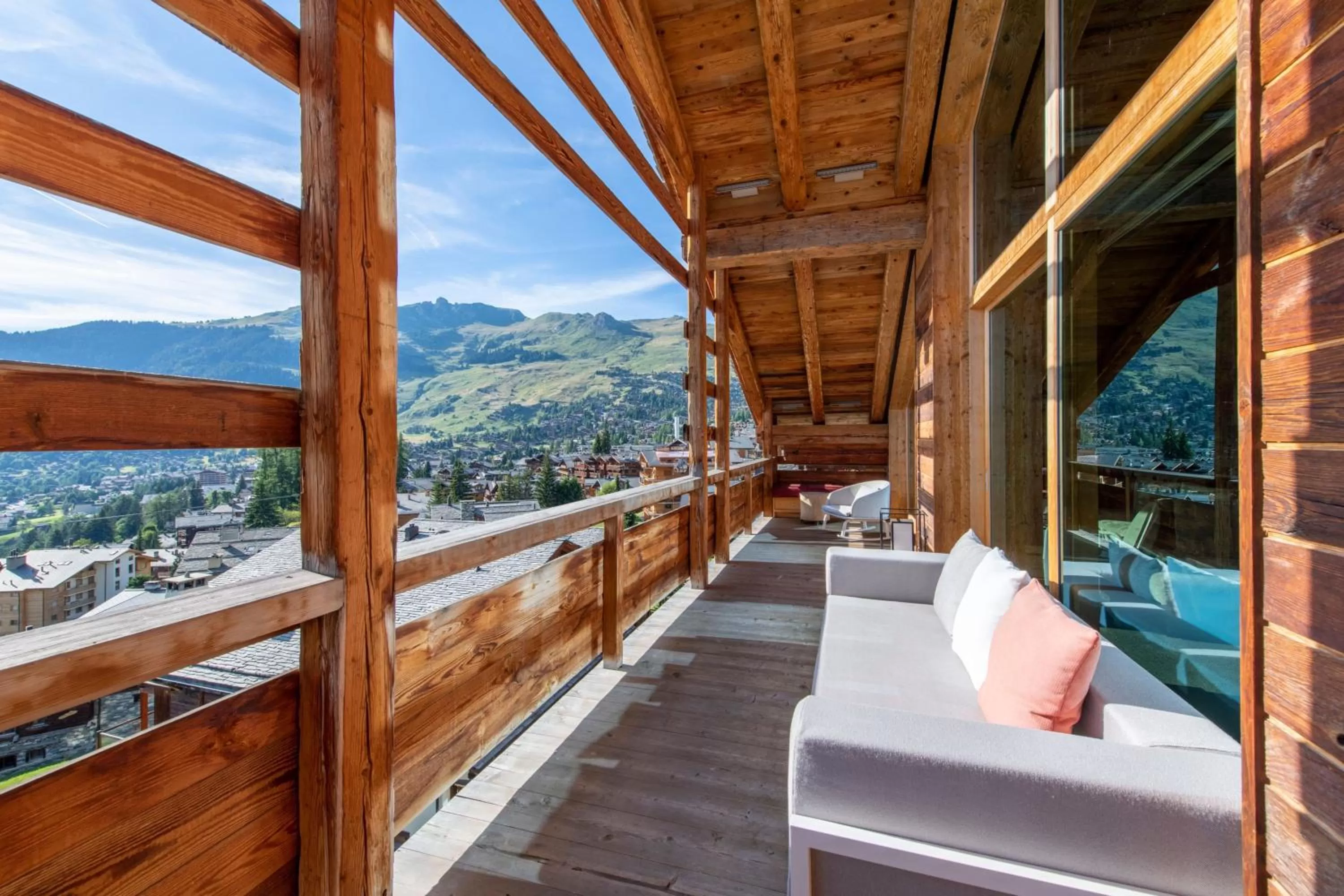 Photo of the whole room in W Verbier