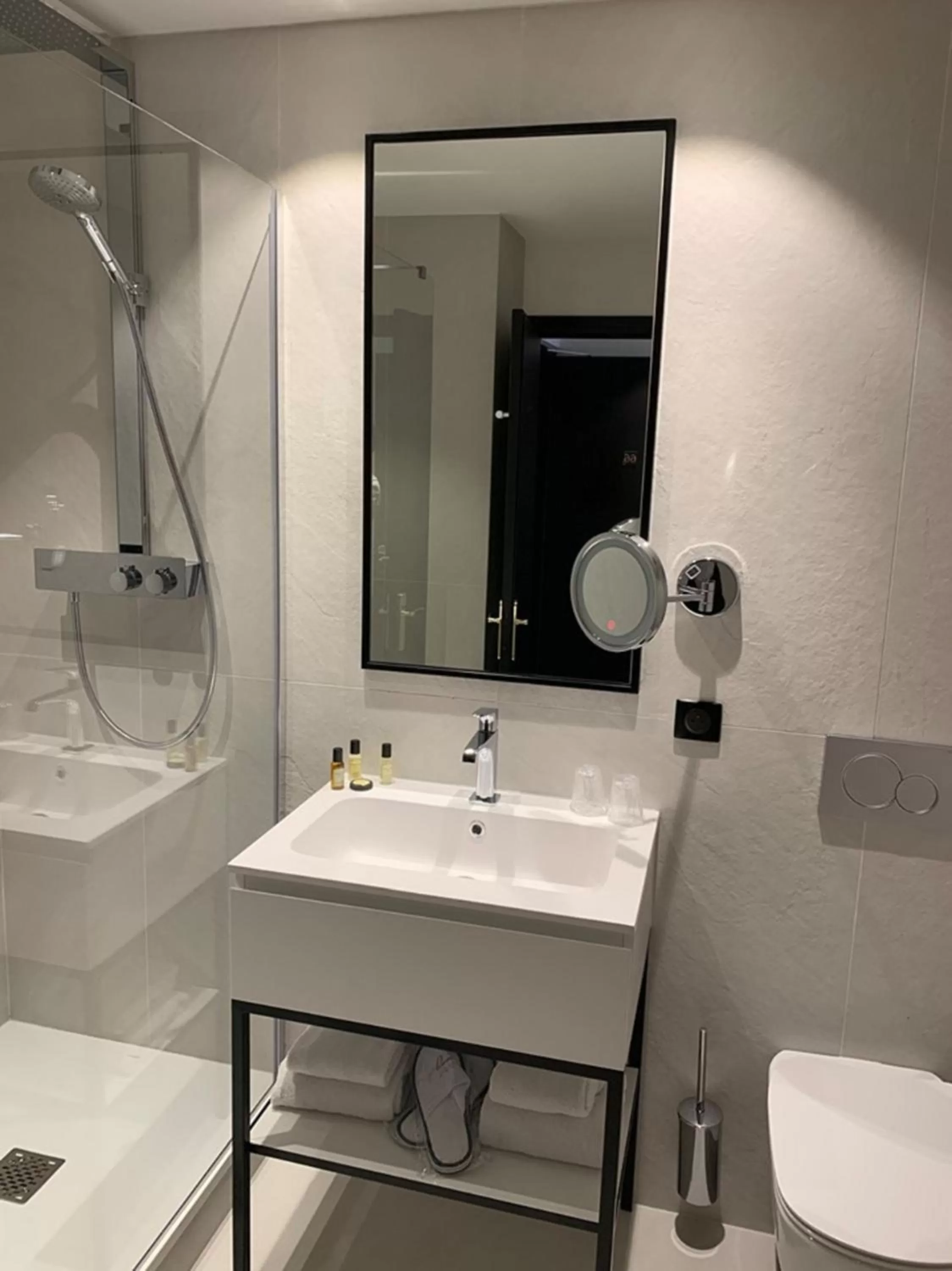 Bathroom in Hôtel Le Roosevelt Lyon