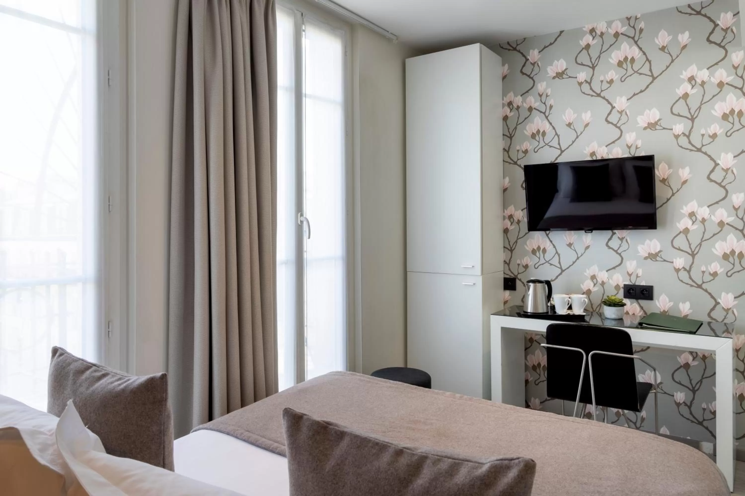 Bedroom, Bed in Hôtel Brady