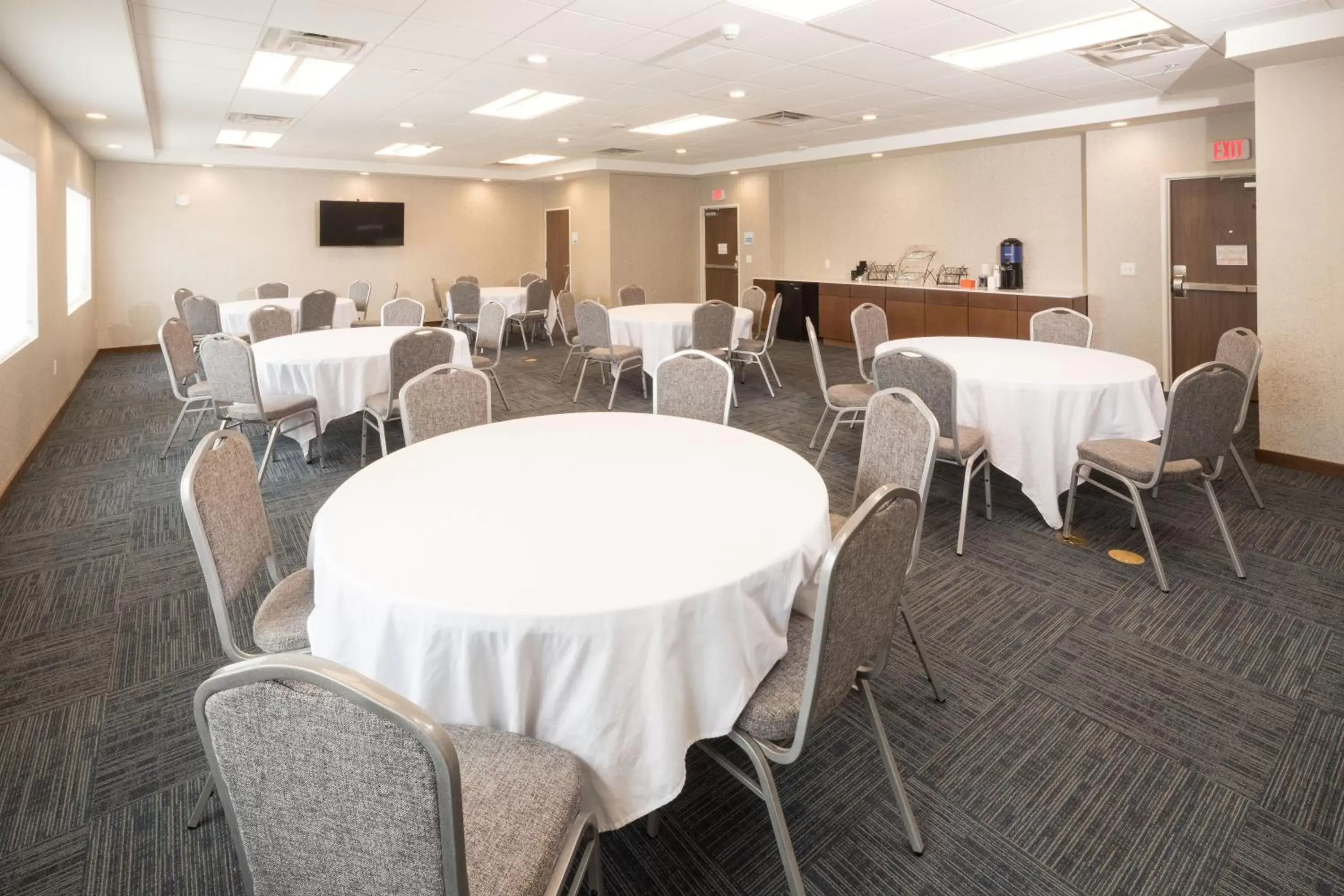 Meeting/conference room, Banquet Facilities in Holiday Inn Express & Suites - Kalamazoo West, an IHG Hotel