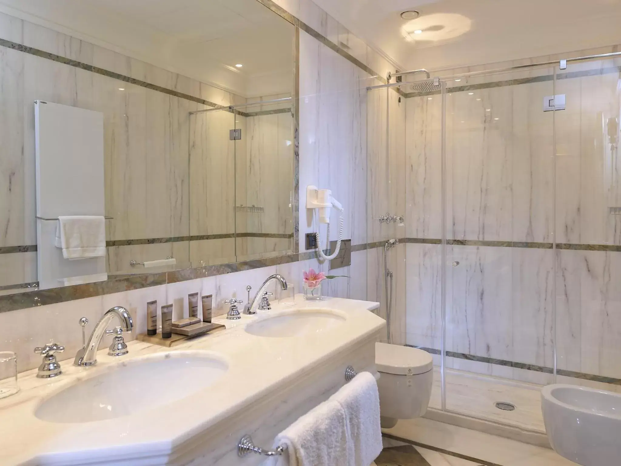 Shower, Bathroom in Hotel Ai Cavalieri di Venezia