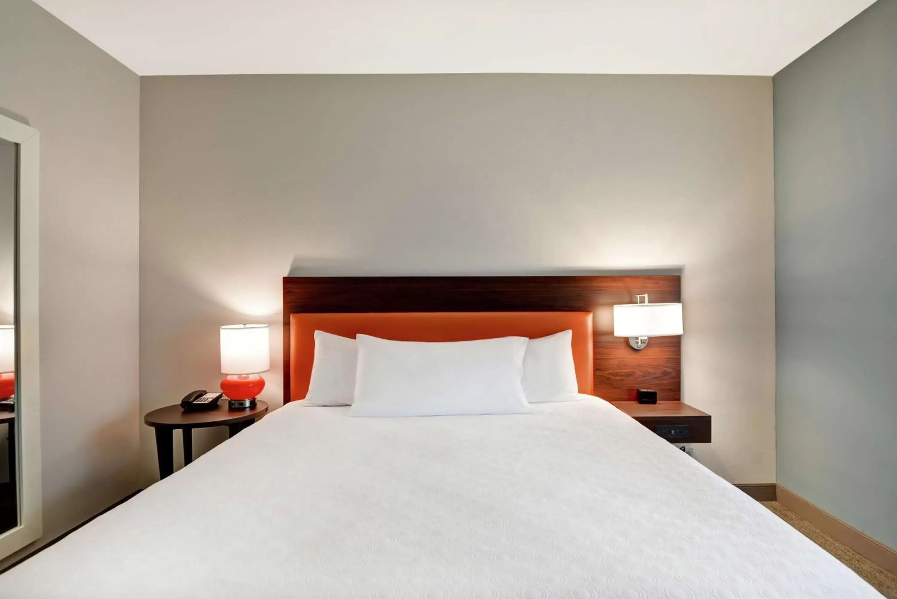 Bed in Home2 Suites By Hilton Madison Huntsville Airport