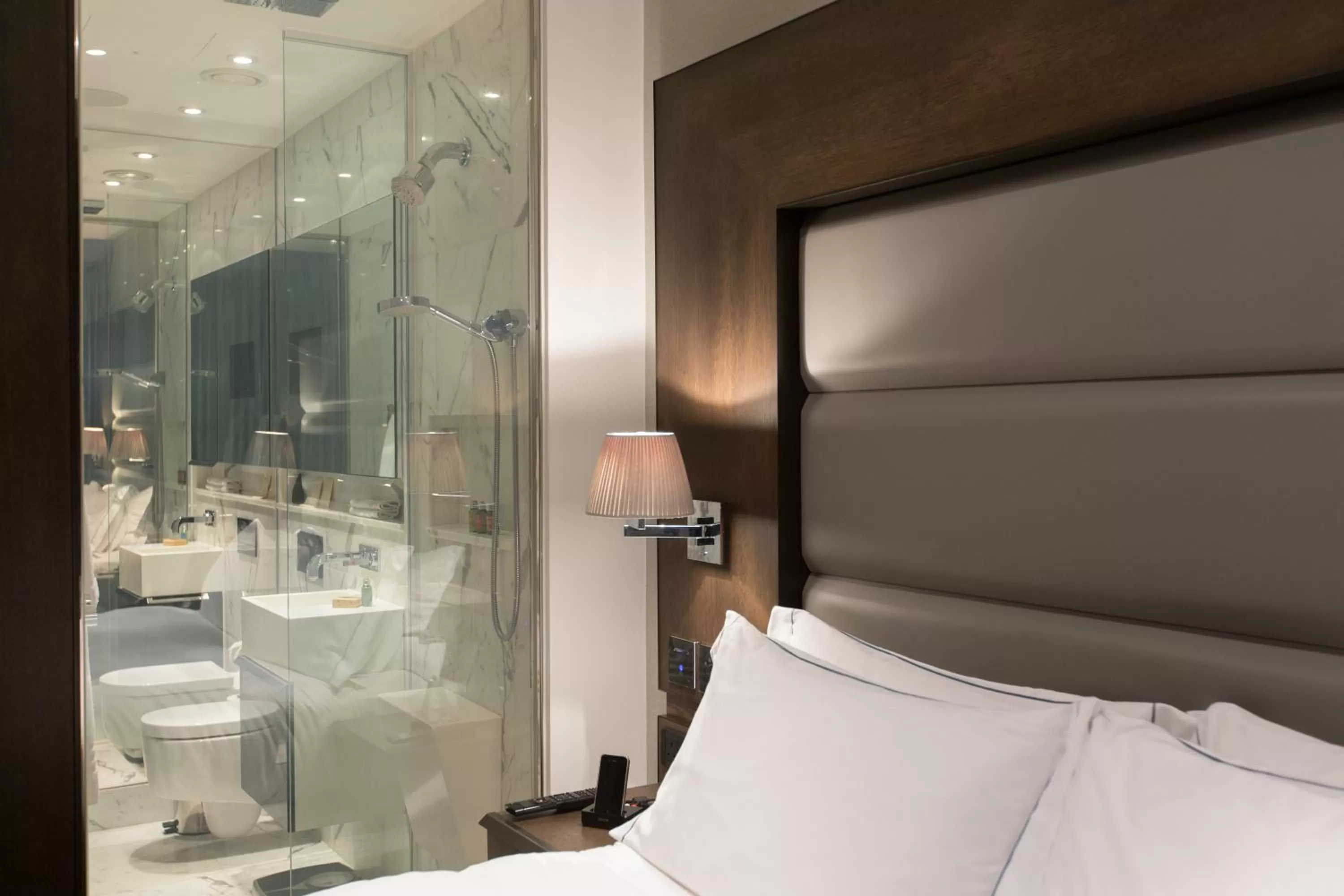 Bedroom, Bed in Eccleston Square Hotel