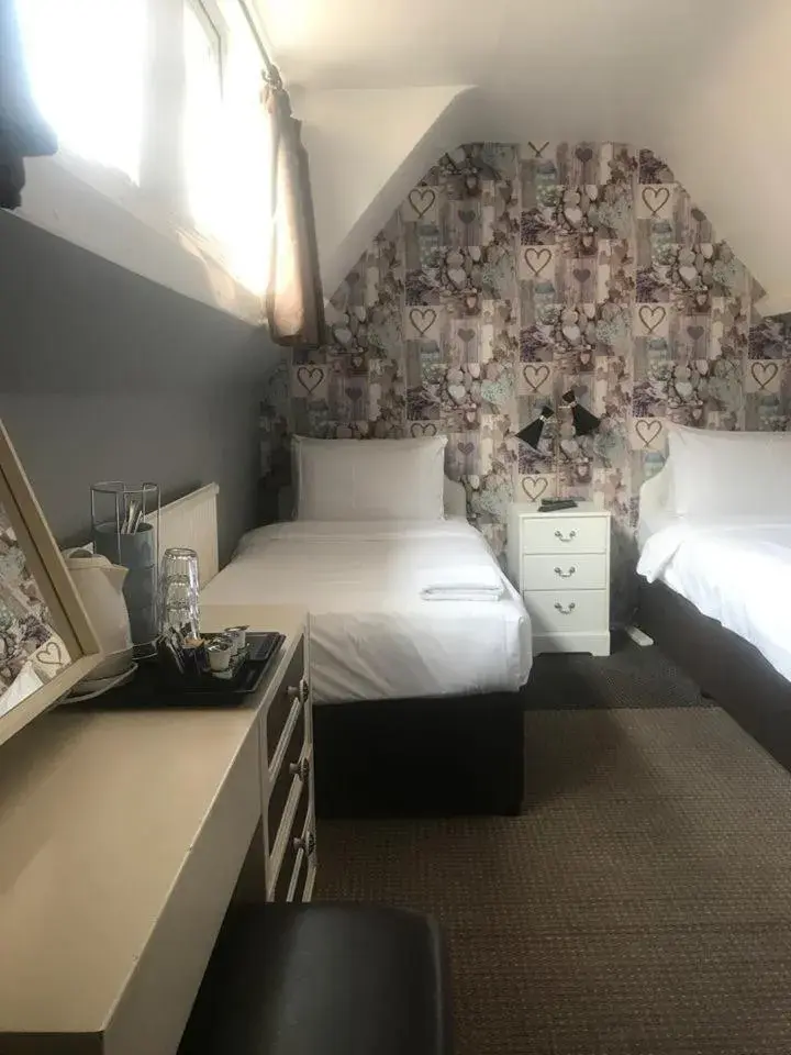 Bedroom, Bed in Tregonholme Hotel