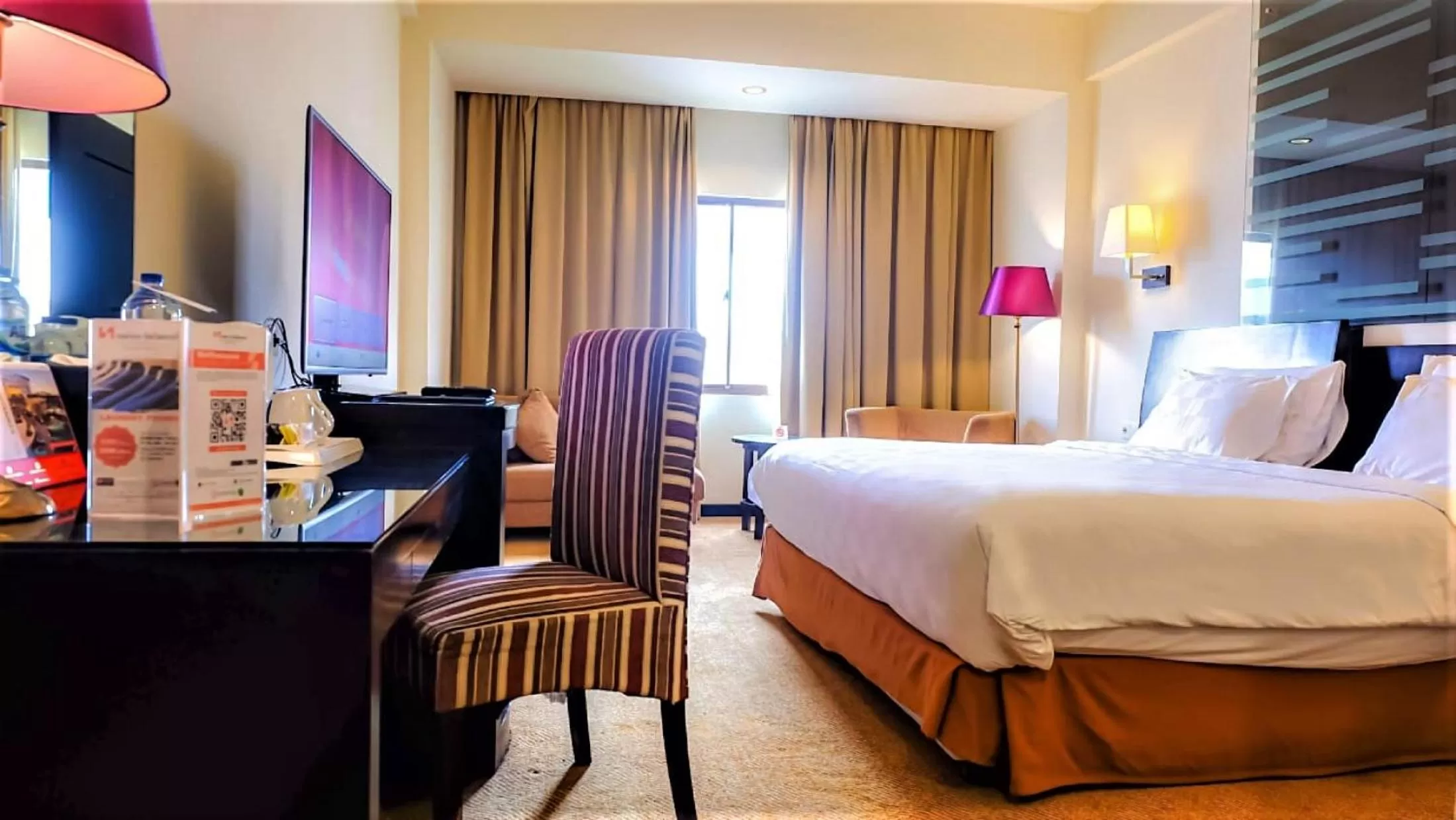 Bedroom, Bed in Swiss-Belhotel Silae Palu