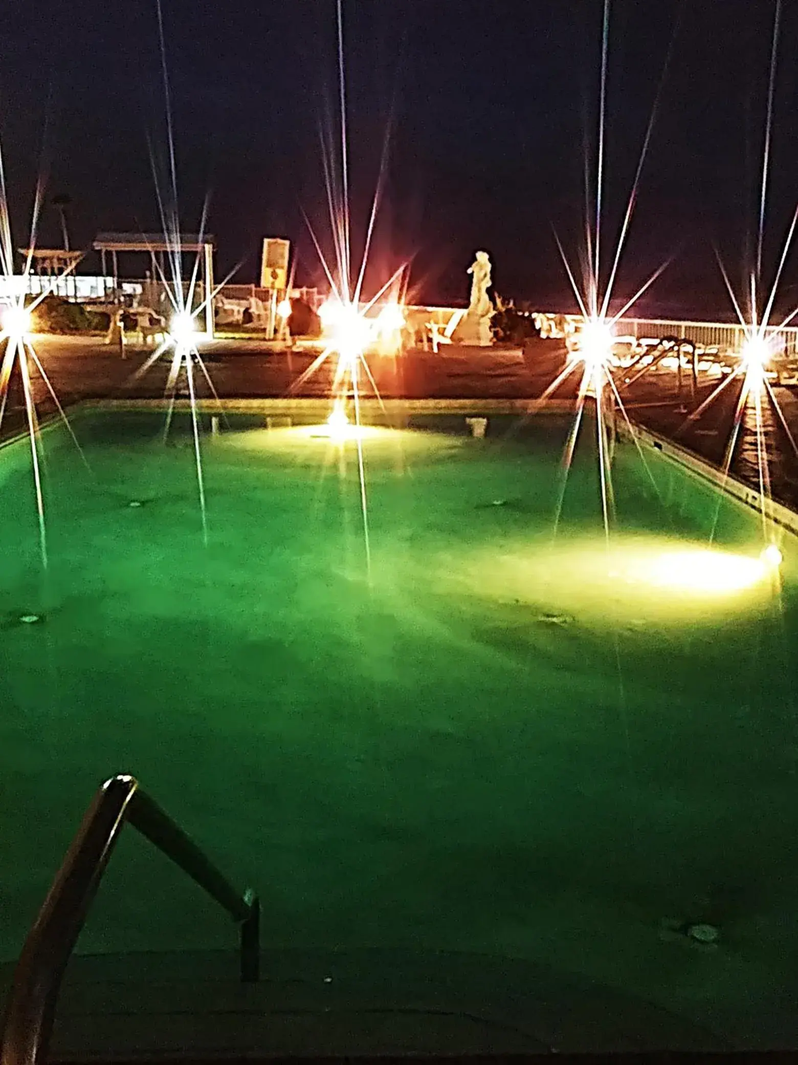 Swimming pool in Emerald Shores Hotel - Daytona Beach