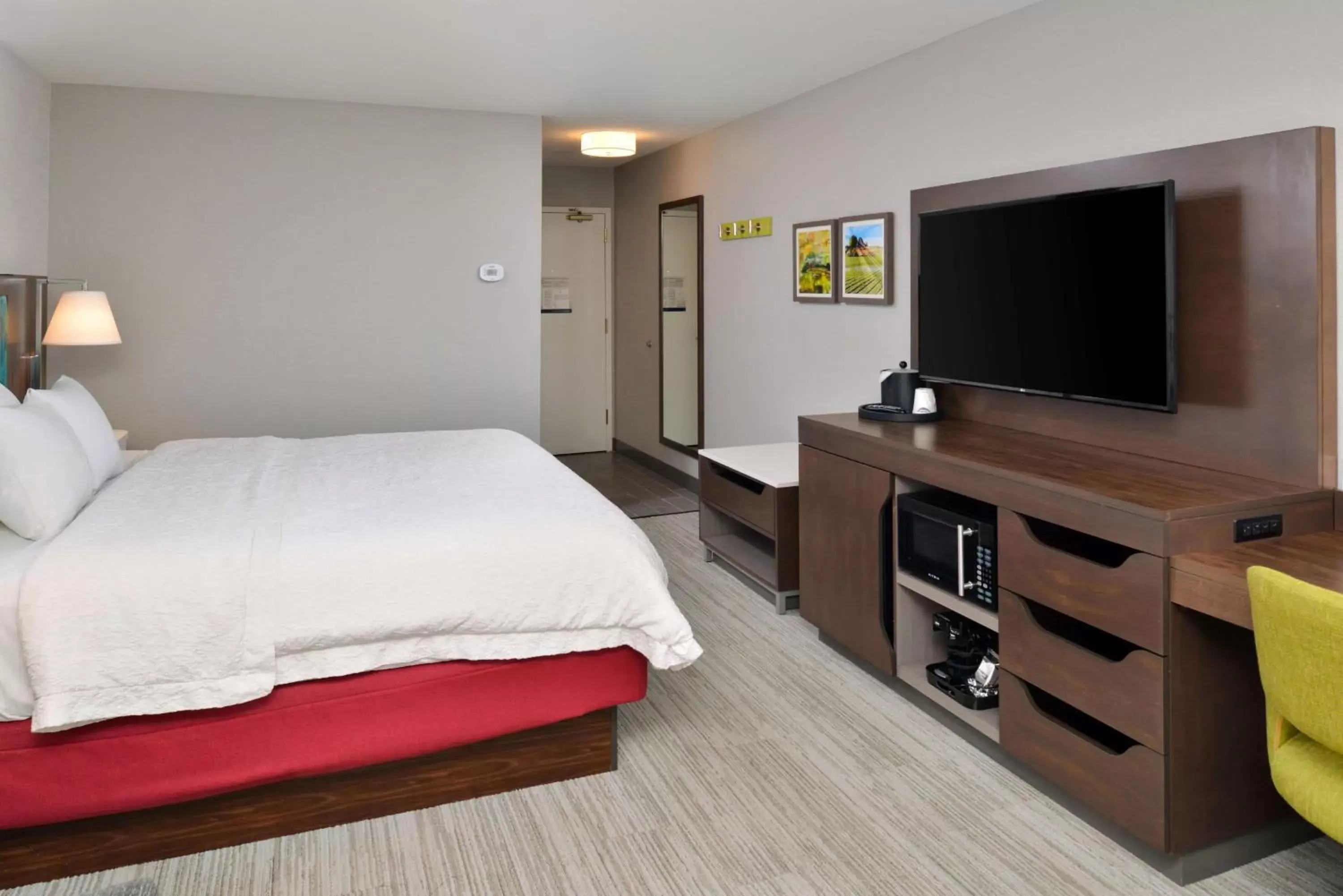 Bedroom, Bed in Hampton Inn LaPorte