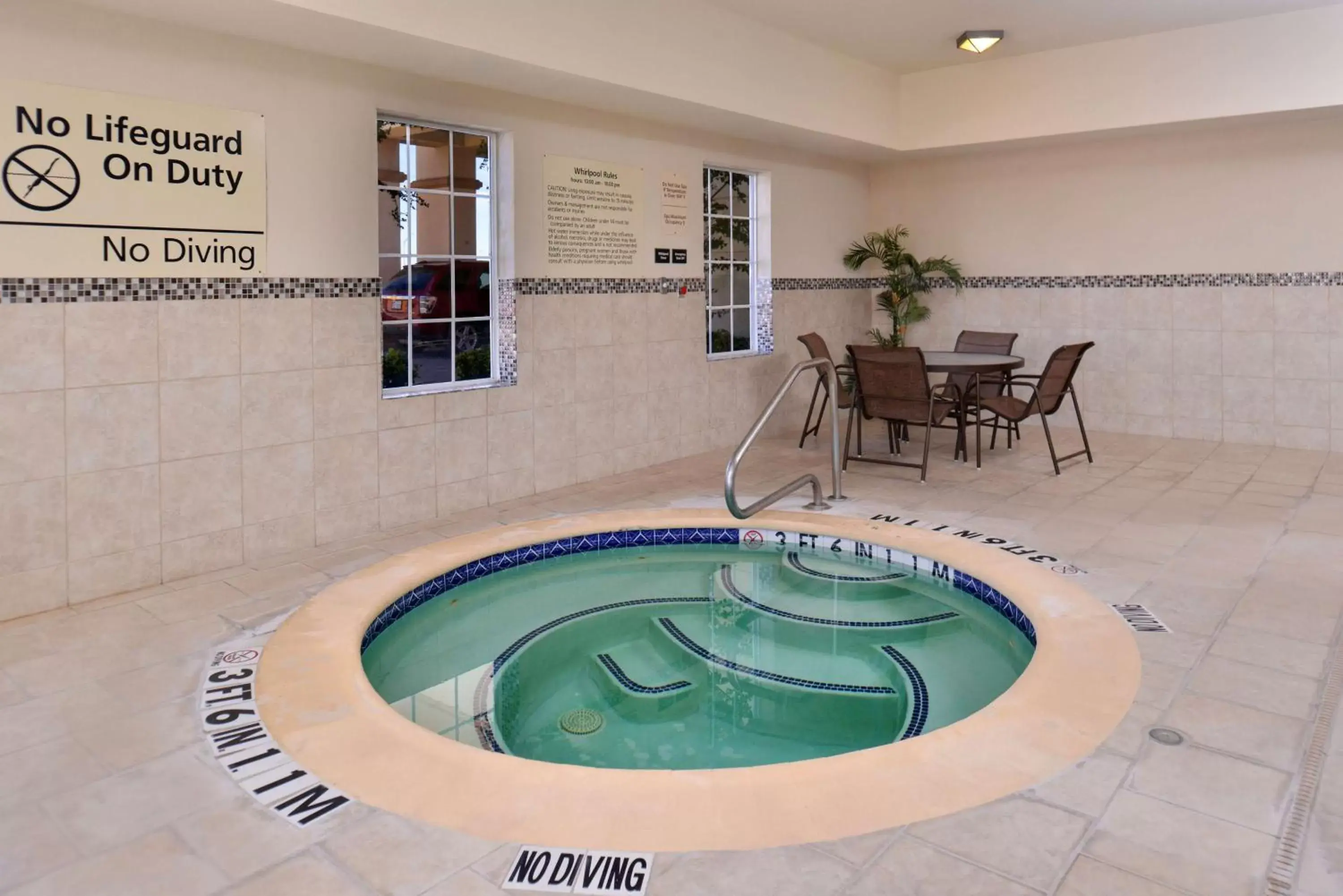 Pool view, Swimming Pool in Hampton Inn Van Horn