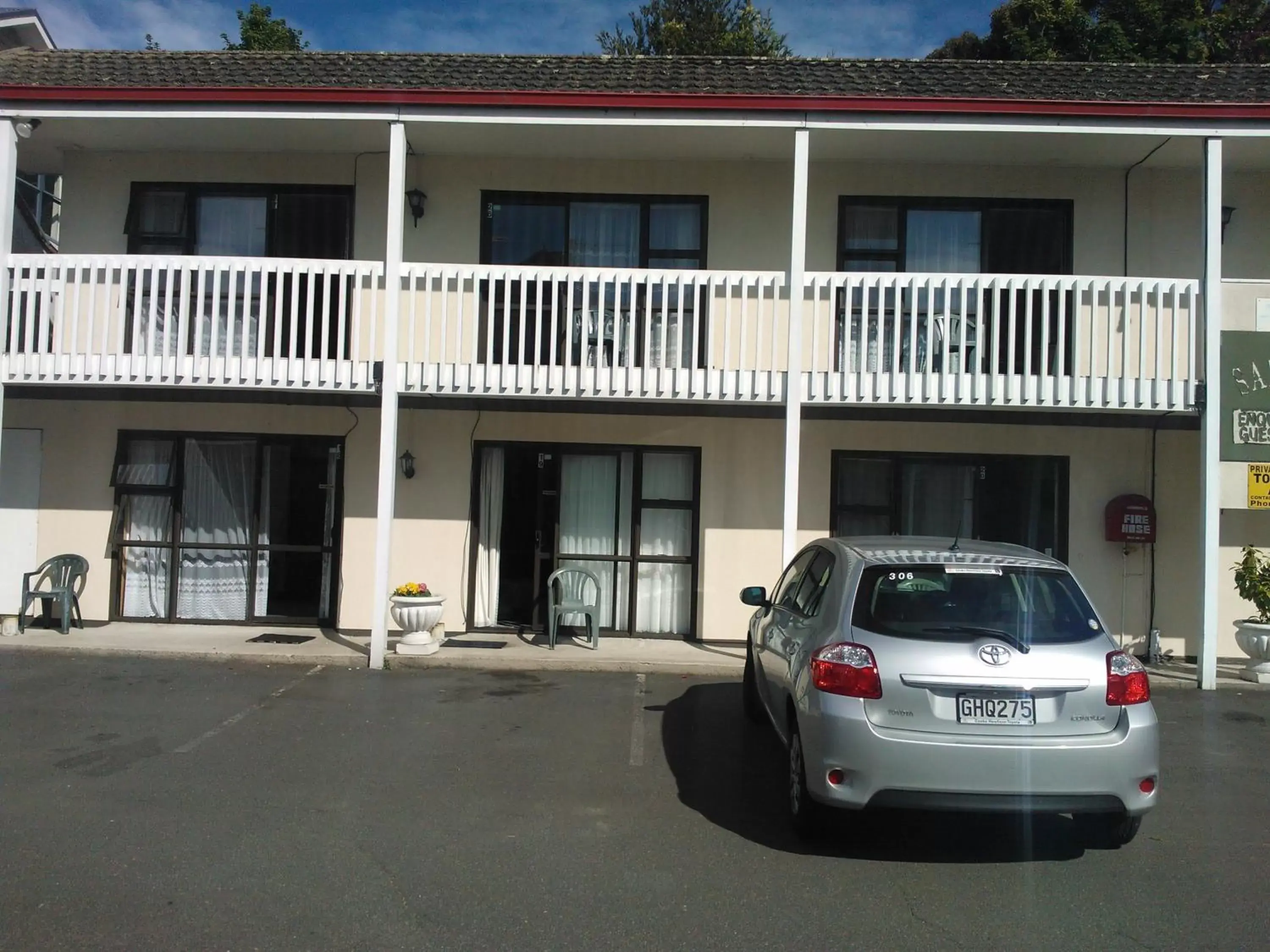 Facade/entrance, Property Building in Sahara Motels