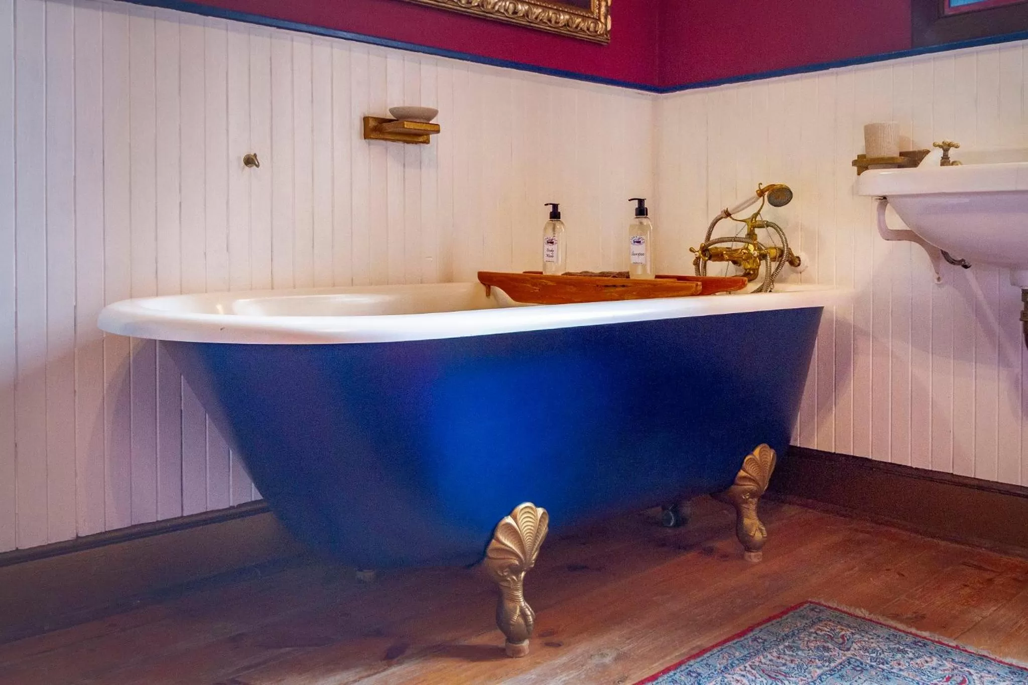 Bathroom in Airlies Historical Guest House