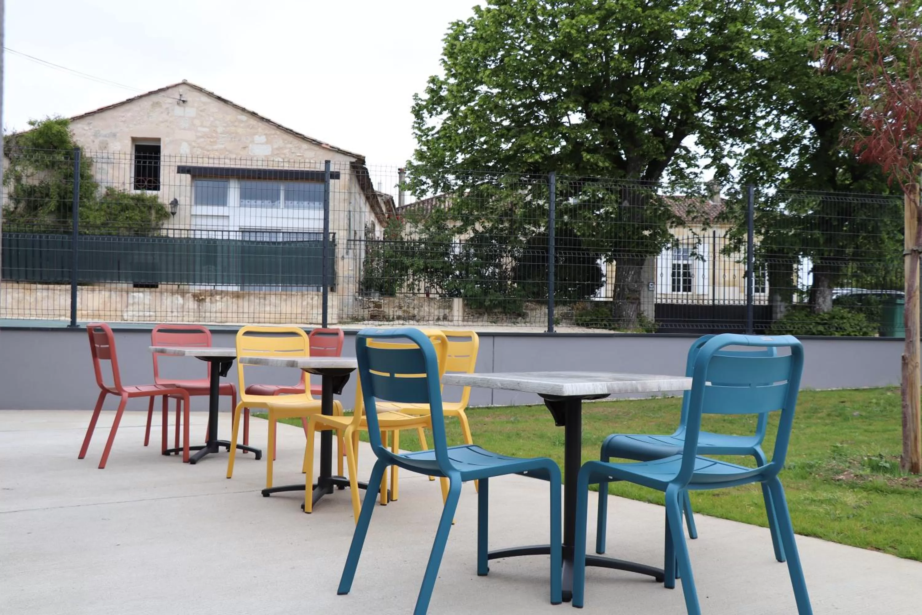 Patio in Kyriad Bordeaux Nord Sainte Eulalie