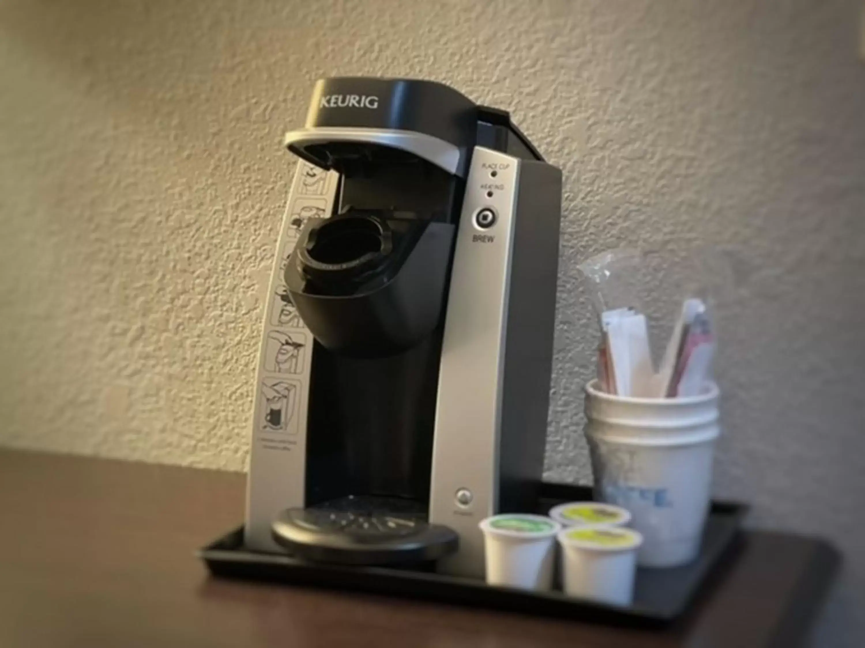 Photo of the whole room, Coffee/Tea Facilities in Holiday Inn Express & Suites - Oxford, an IHG Hotel