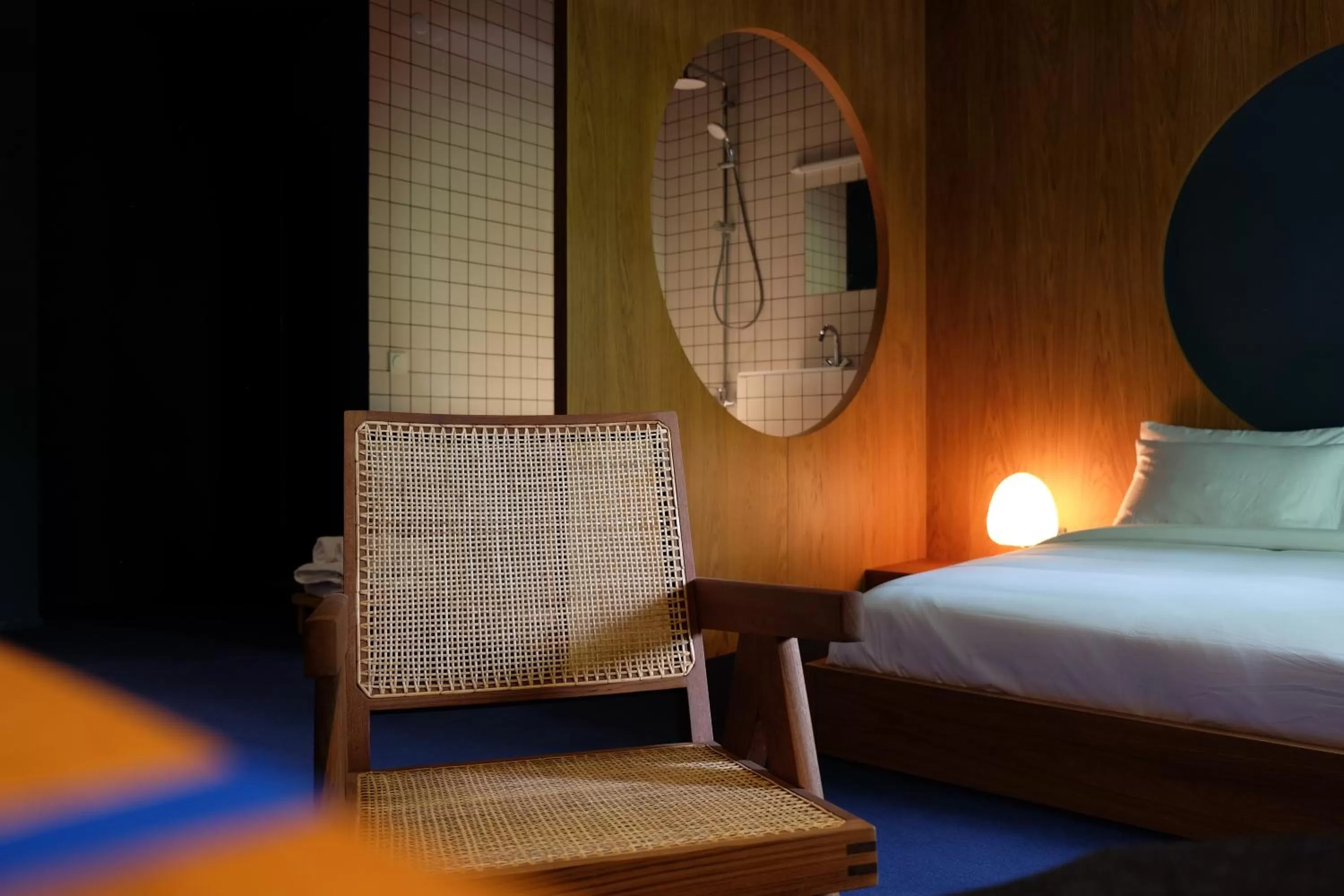 Shower, Bed in Blueberry Nights