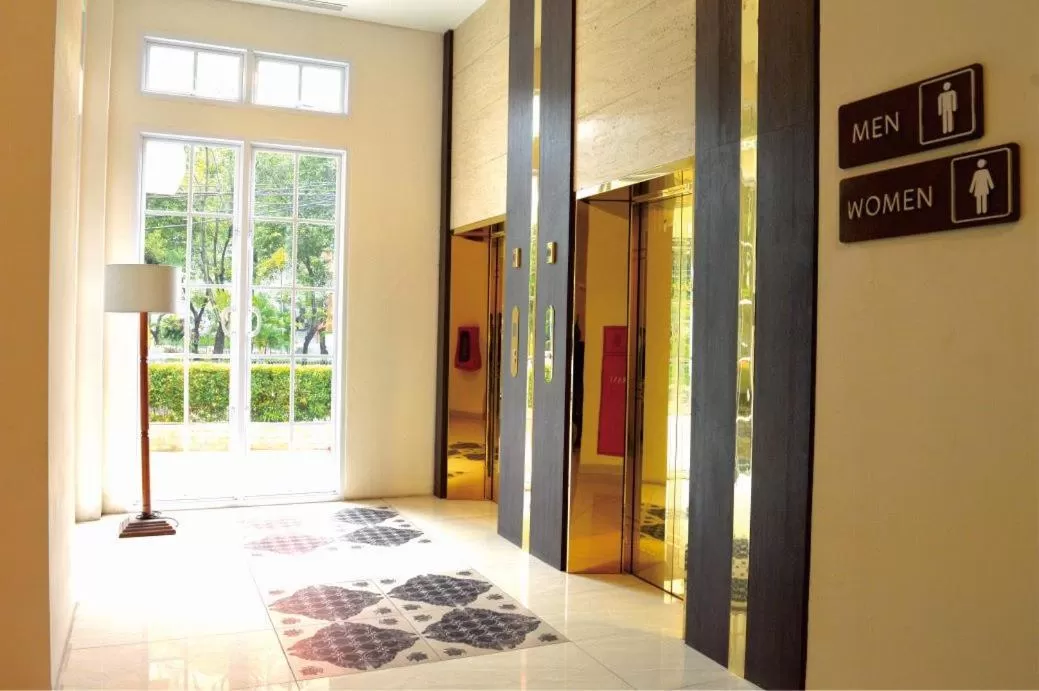 elevator in Giia Sanno Menteng - Jakarta